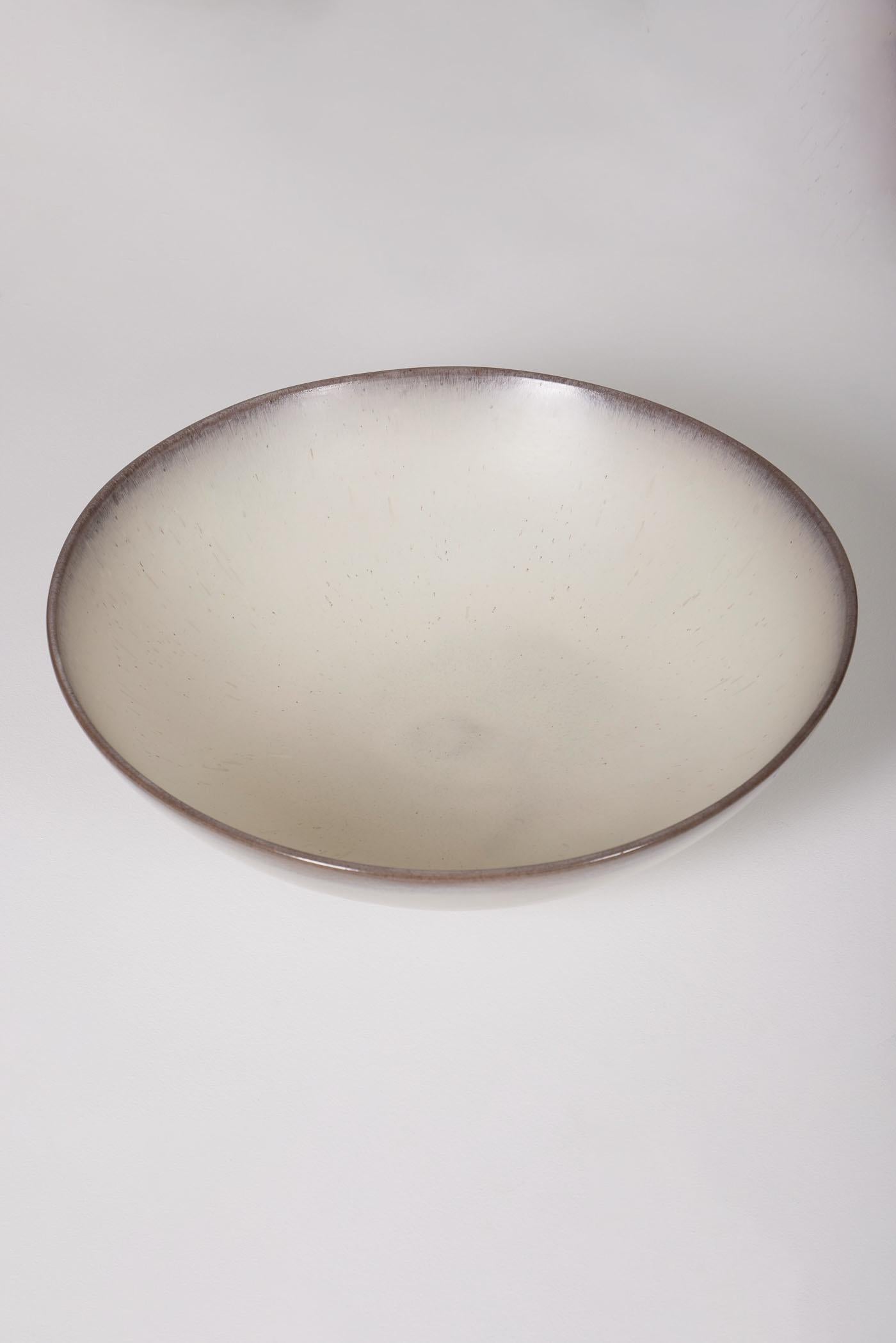 Ceramic bowl by Ruelland In Excellent Condition For Sale In PARIS, FR