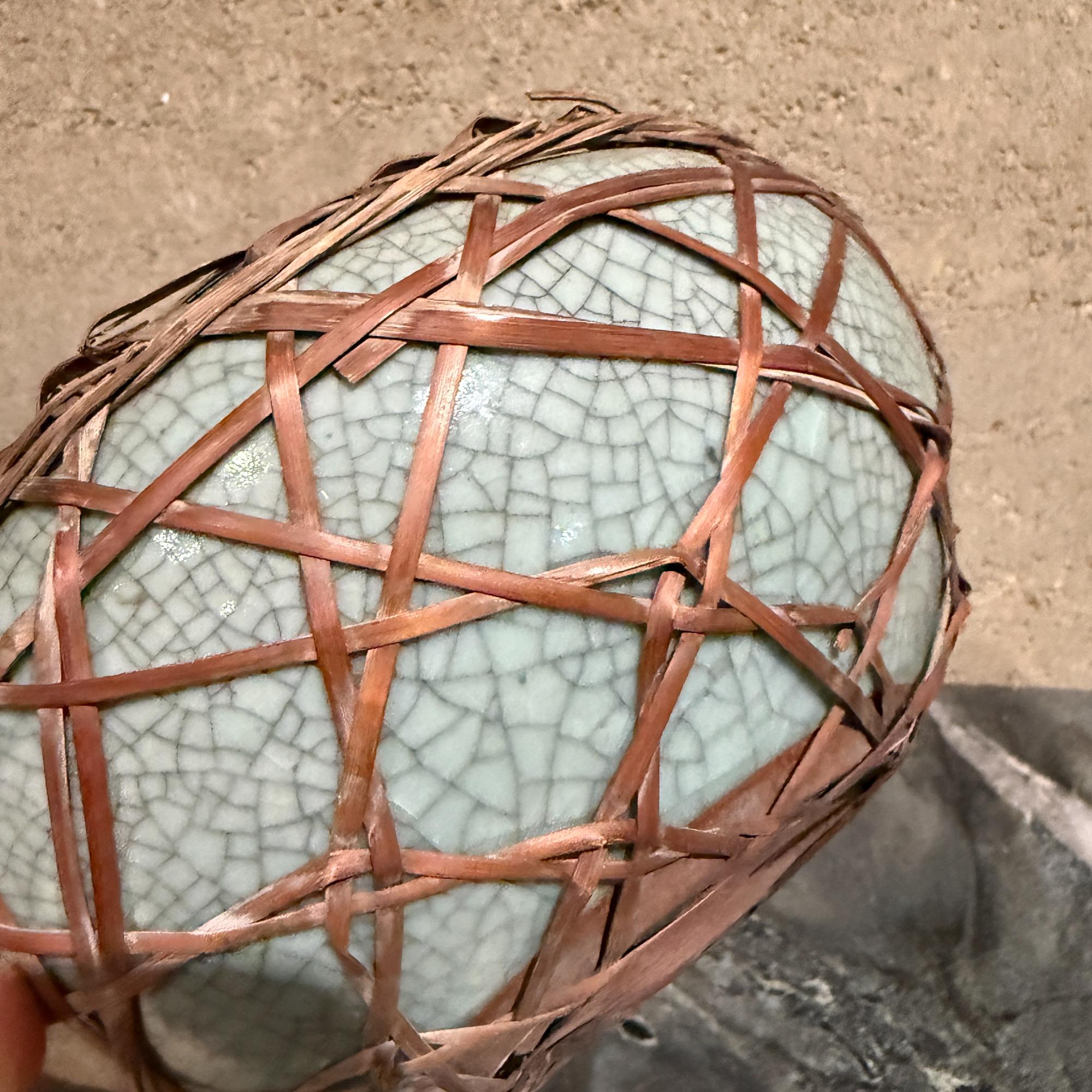 Cuenco de cerámica china Celadón Vidriado craquelado Moderna de mediados de siglo en venta 1