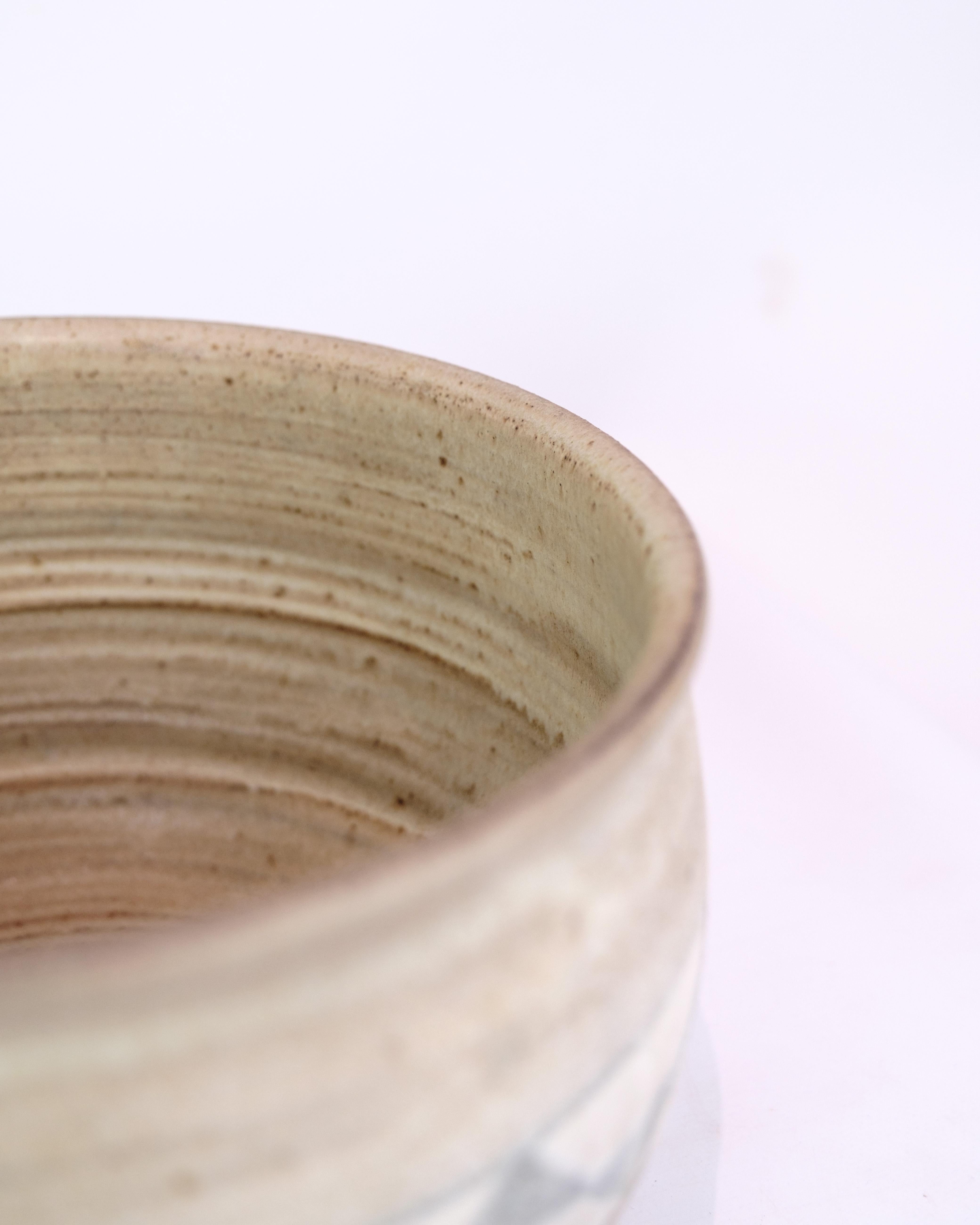 Cuenco de cerámica decorado con motivos firmado por Kegnæs Ceramics De los años 60 Danés en venta