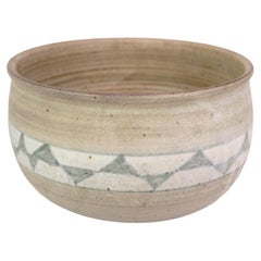 Cuenco de cerámica decorado con motivos firmado por Kegnæs Ceramics De los años 60