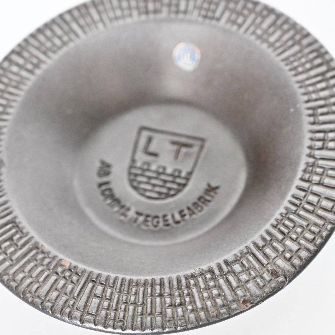Swedish Ceramic bowl for Upsala Ekeby. Signed at bottom with original UE sticker. For Sale