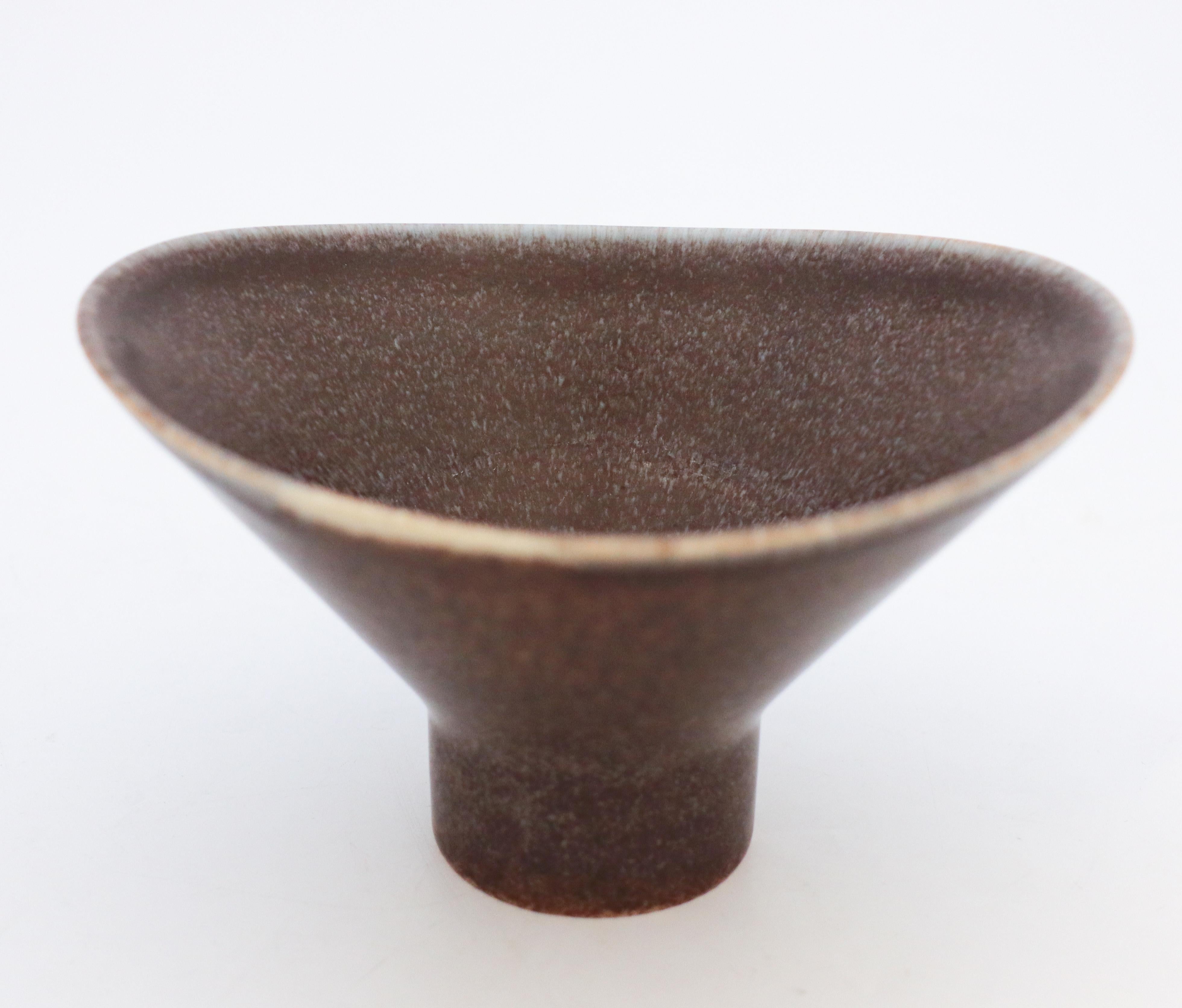 Scandinavian Modern Ceramic Bowl on a Foot Carl-Harry Stålhane, Rörstrand, Vintage Mid Century For Sale