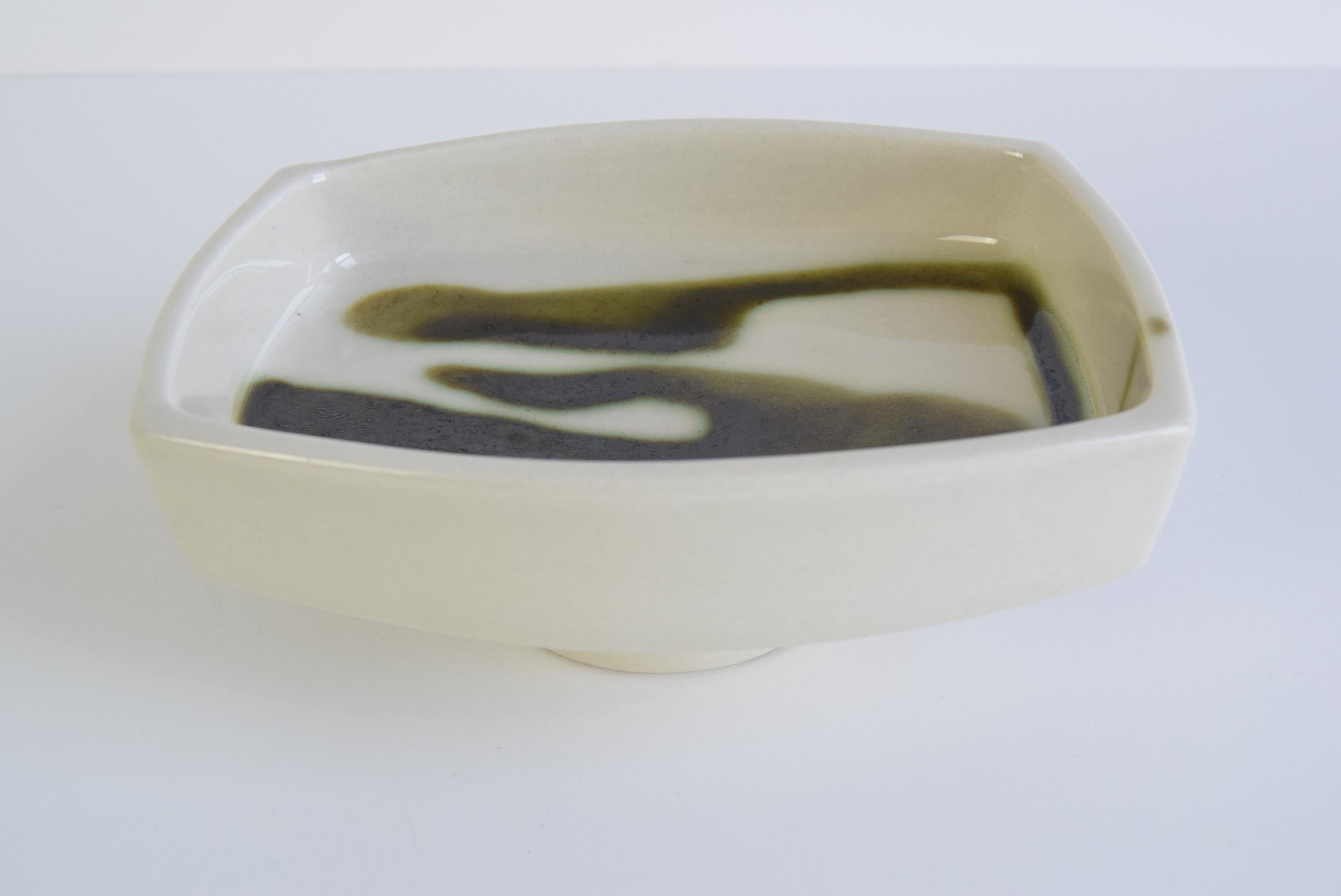 Cuenco o cenicero de cerámica, Ditmar Urbach, década de 1960. en venta 2