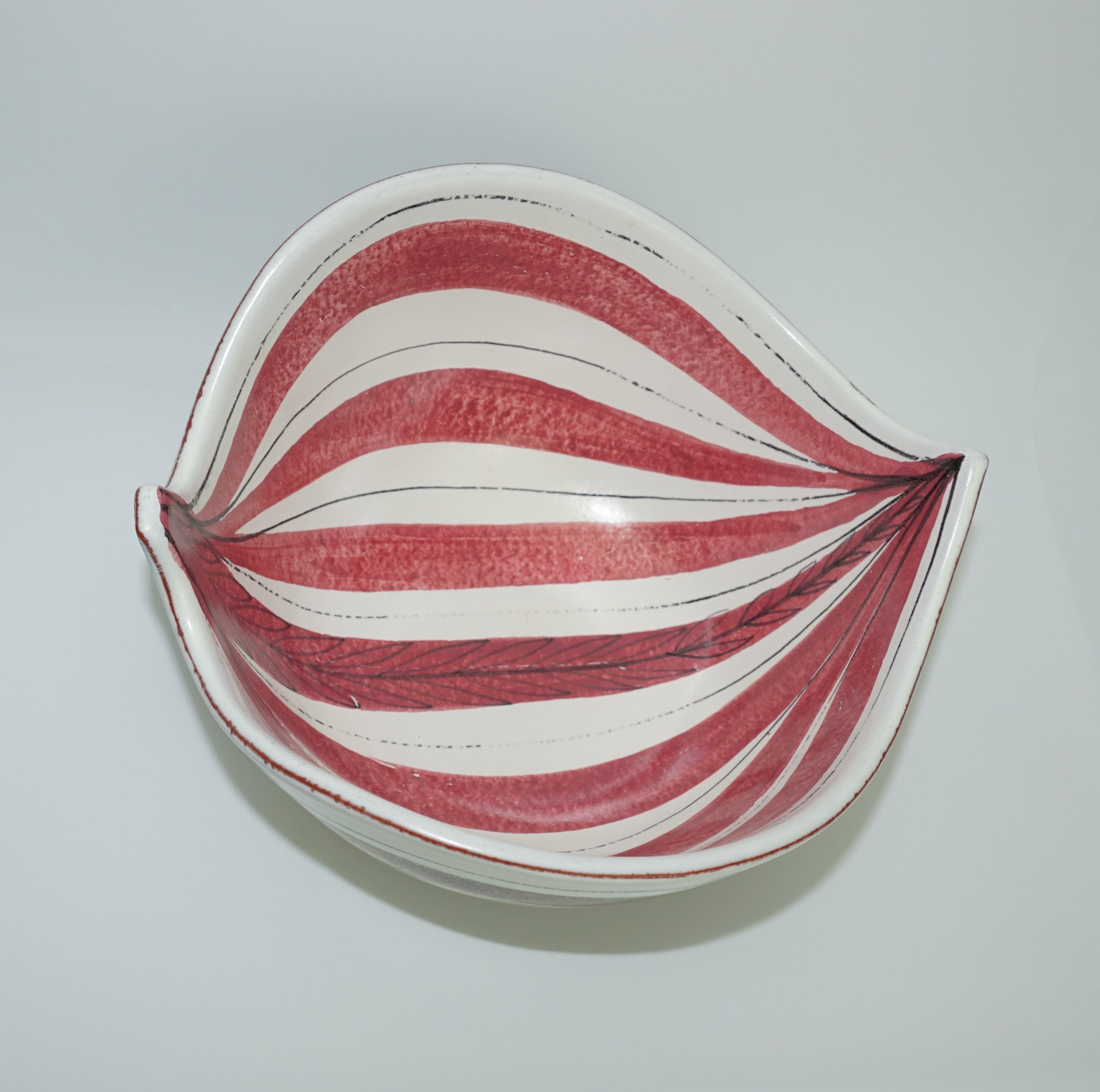 Ceramic bowl by Stig Lindberg, Sweden, circa 1950. Beautiful red, green and white colors. It is a very decorative bowl looking like an apple. The technique is faience.
Very good condition.
We have two more bowls. Let us know if you are interested