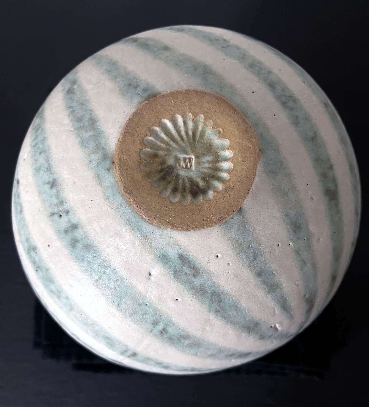 Vase en forme de bol en céramique de l'atelier de poterie britannique John Ward en vente 7