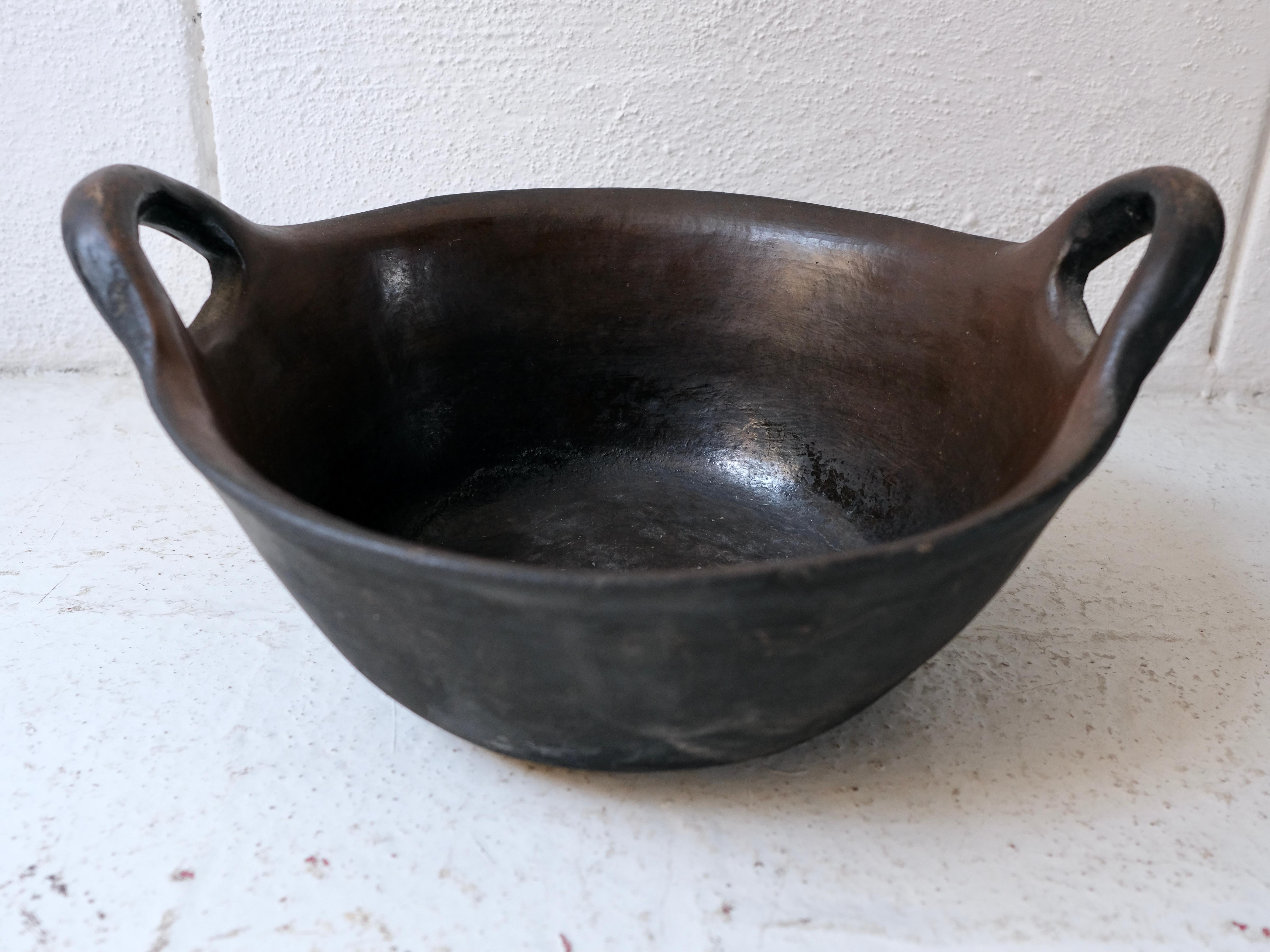Ceramic Bowl with Handles from Mexico, circa 1980's In Fair Condition In San Miguel de Allende, Guanajuato