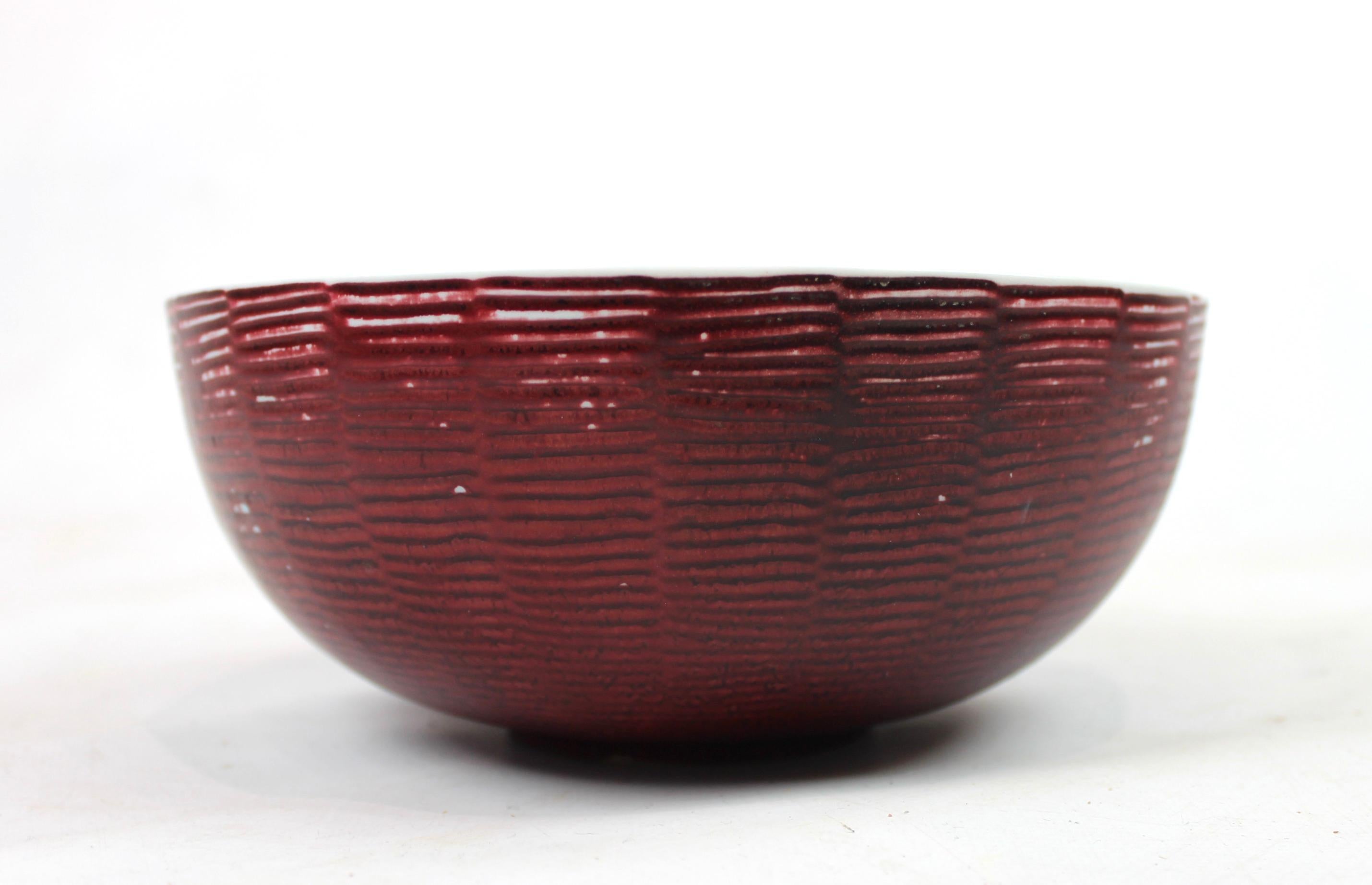 Ceramic bowl with ox blood glaze by Axel Salto for Royal Copenhagen in the 1950s. The bowl is in great vintage condition and model no. 20.717.
