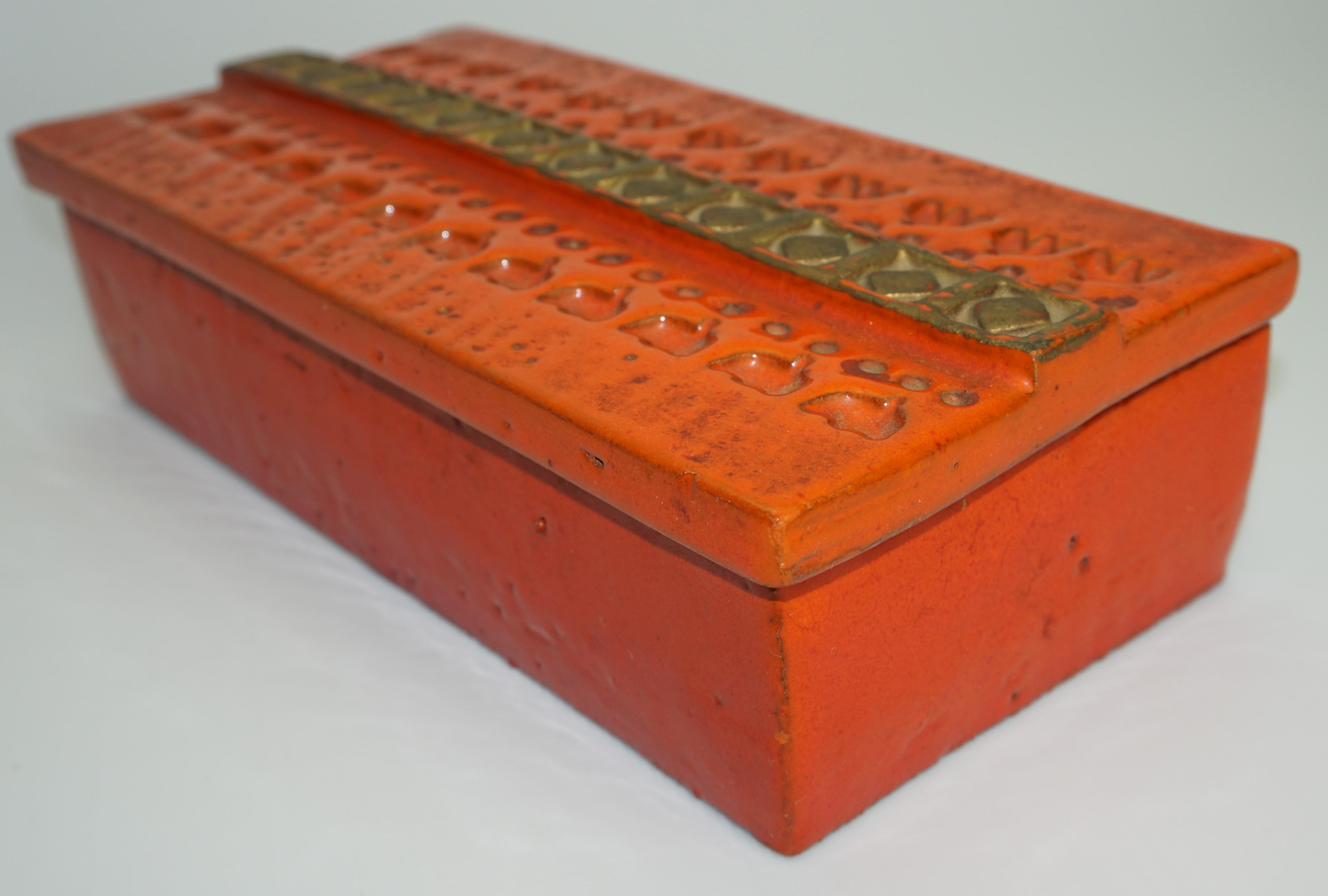 Caja de cerámica de Aldo Londi Bitossi, Italia, naranja con decoración dorada, C 1960 Moderno de mediados de siglo en venta