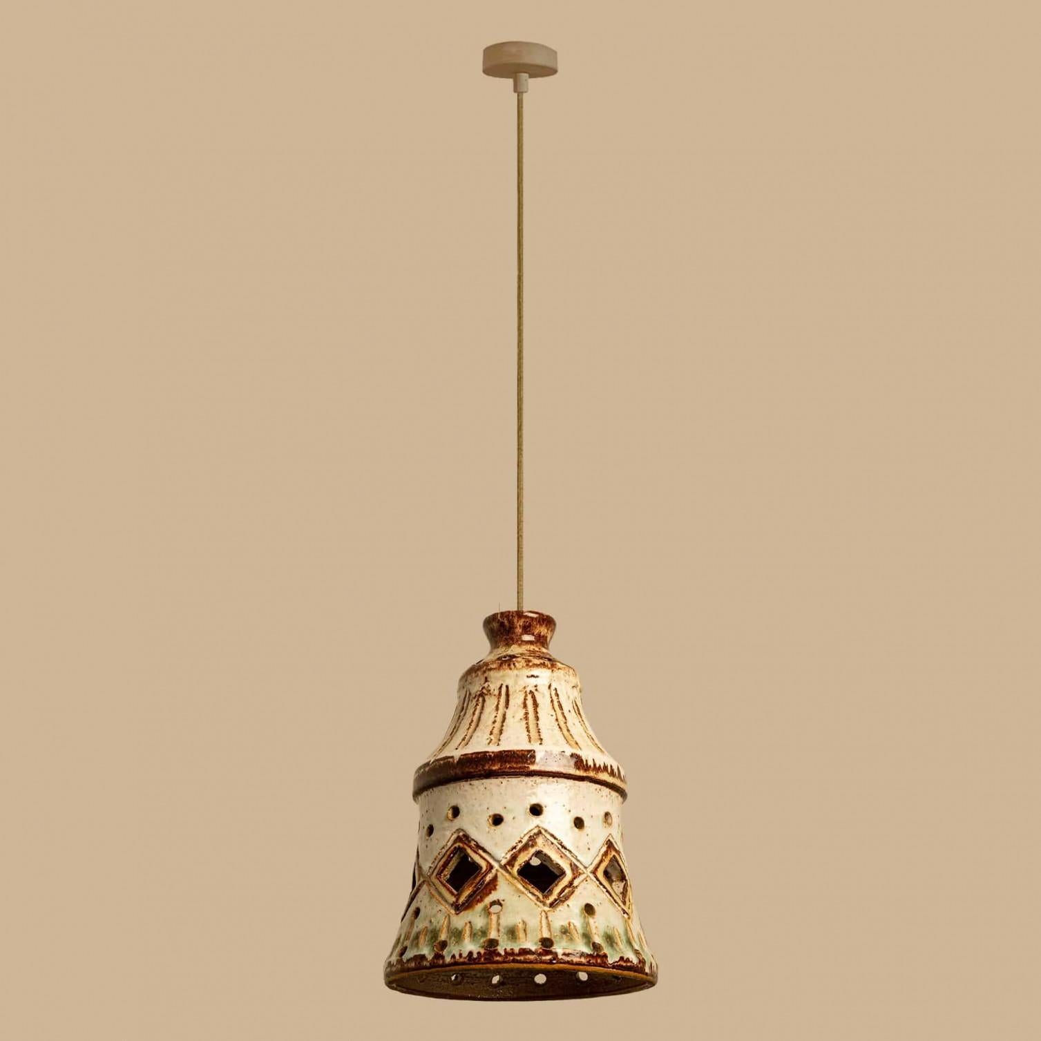 Céramique Pendentif en céramique brun beige, Danemark, années 1970 en vente