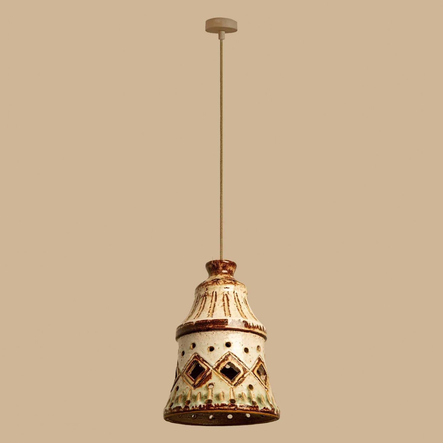 Céramique Pendentif en céramique brun beige, Danemark, années 1970 en vente