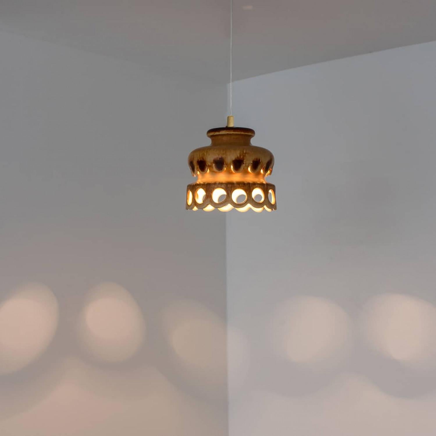 Céramique Lampe suspendue en céramique Brown Terra, Danemark, 1970 en vente