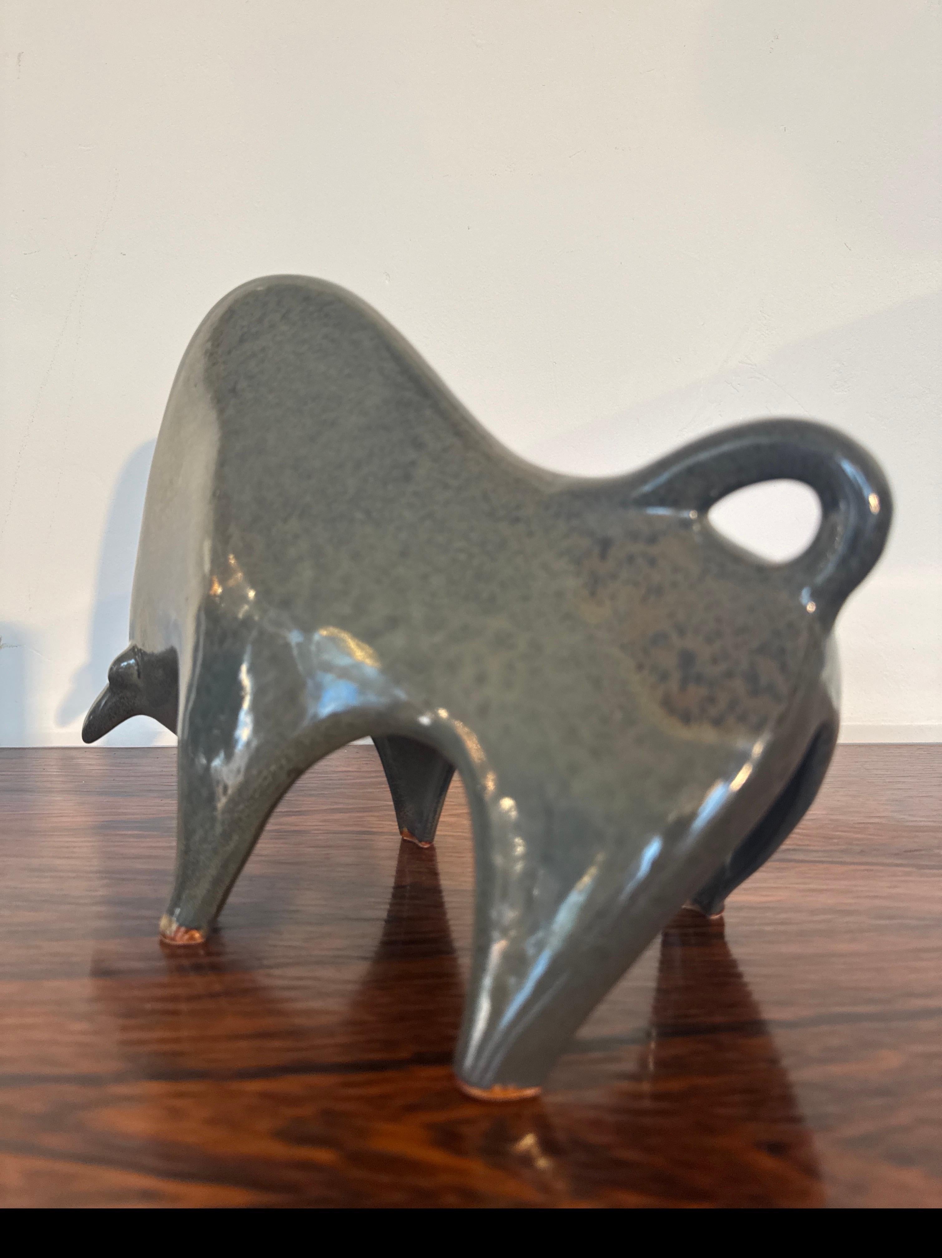 Scultura di toro in ceramica attribuita a Bruno Gambone, anni '80 in vendita 2