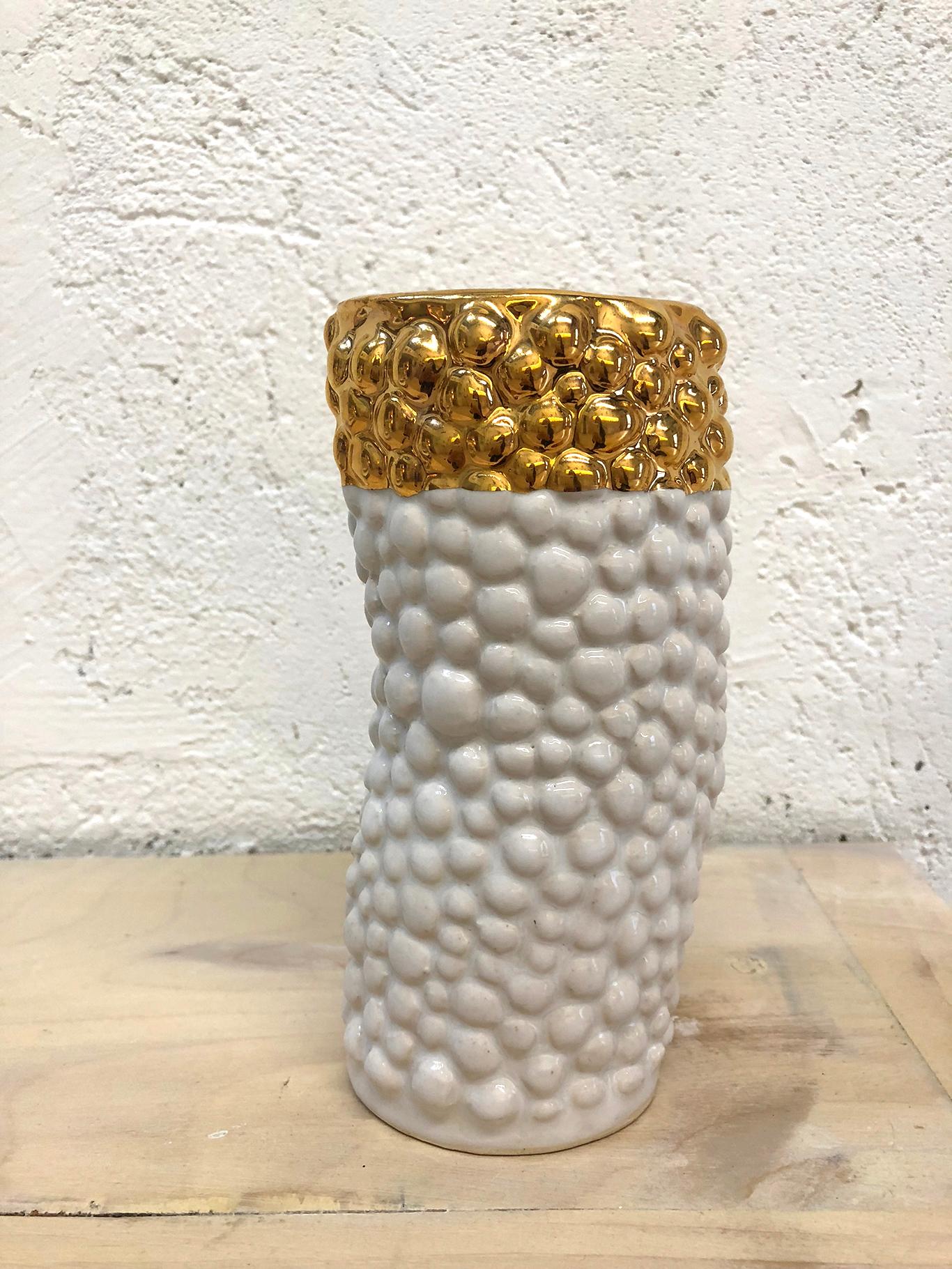 Ceramic Bumpy Vase with 22 Karat Gold Luster by Isabel Halley (amerikanisch) im Angebot