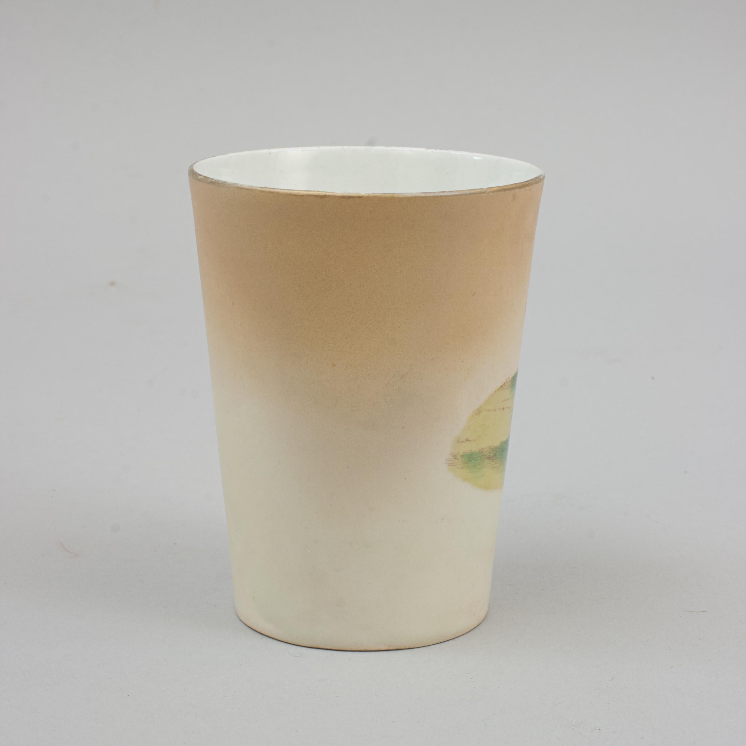 Ceramic Carlton Ware Golf Beaker In Good Condition For Sale In Oxfordshire, GB