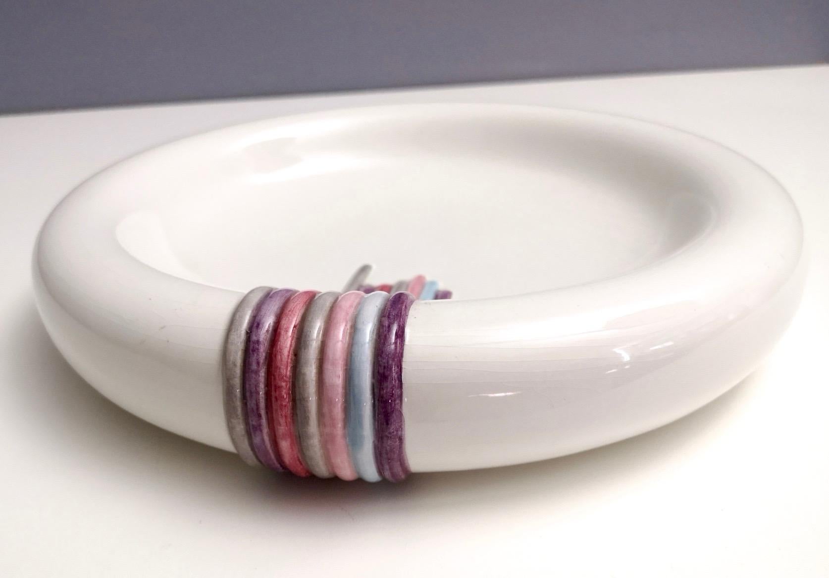 Catchall redondo de cerámica blanca de Ambrogio Pozzi con detalles pintados a mano, Italia en venta 2
