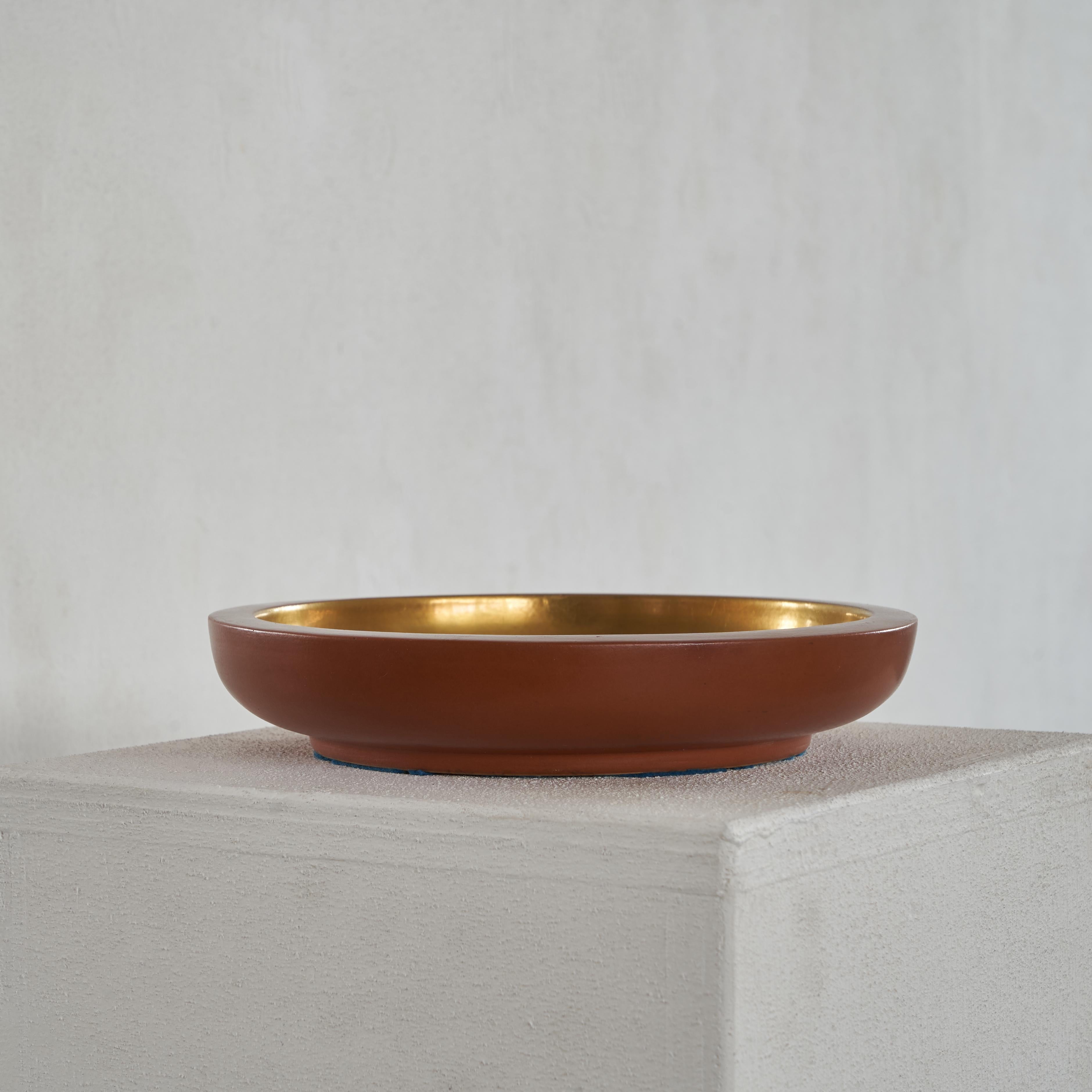 At the beginning of his famous career Giò Ponti (1891 – 1979) was art director for the Italian ceramics factory Richard Ginori. At this time he designed numerous pieces for the company, including this bowl or centerpiece in gold and