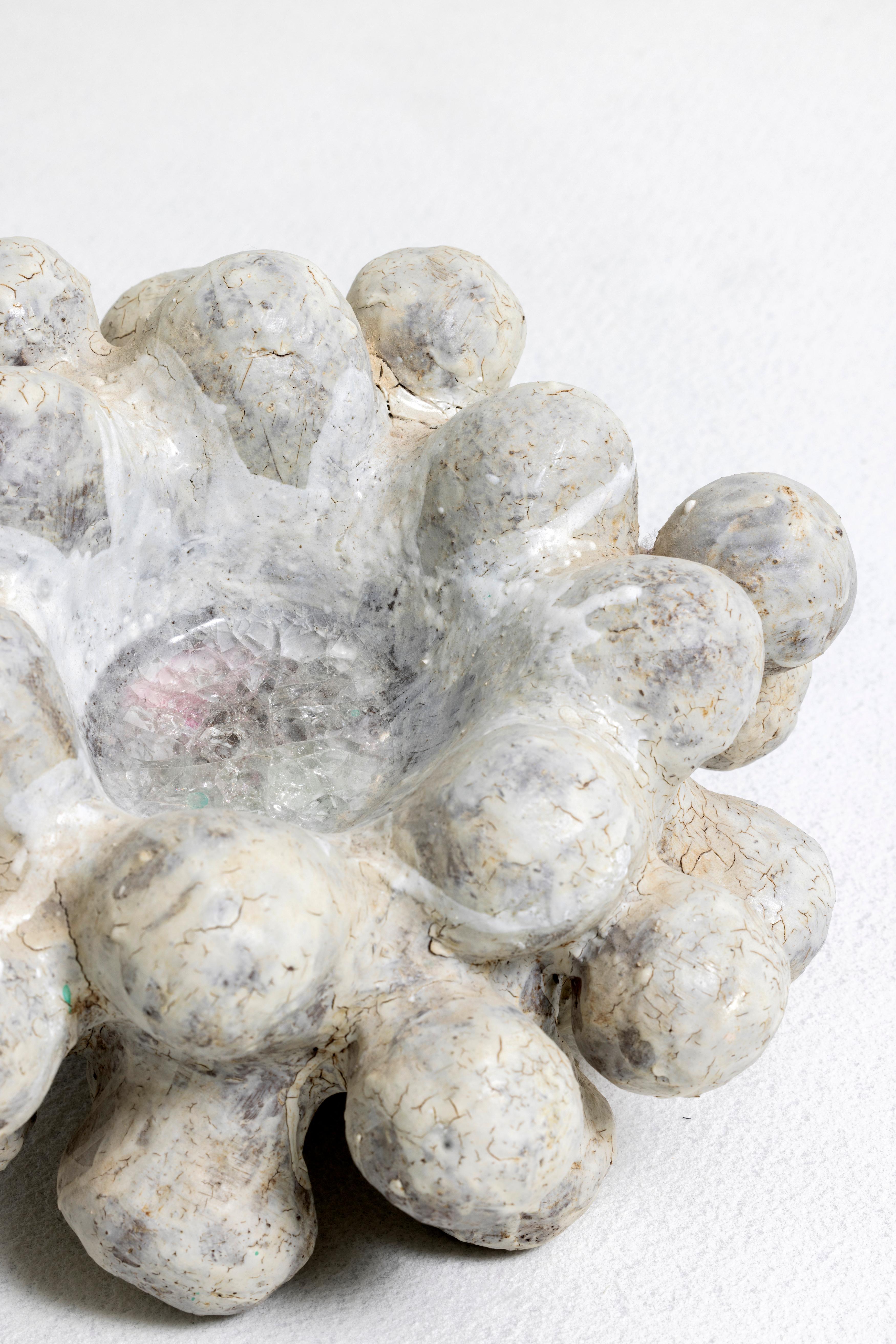 Fatto a mano Centrotavola in ceramica 'Fleur Bulbonneuse' di Agnès Debizet in vendita