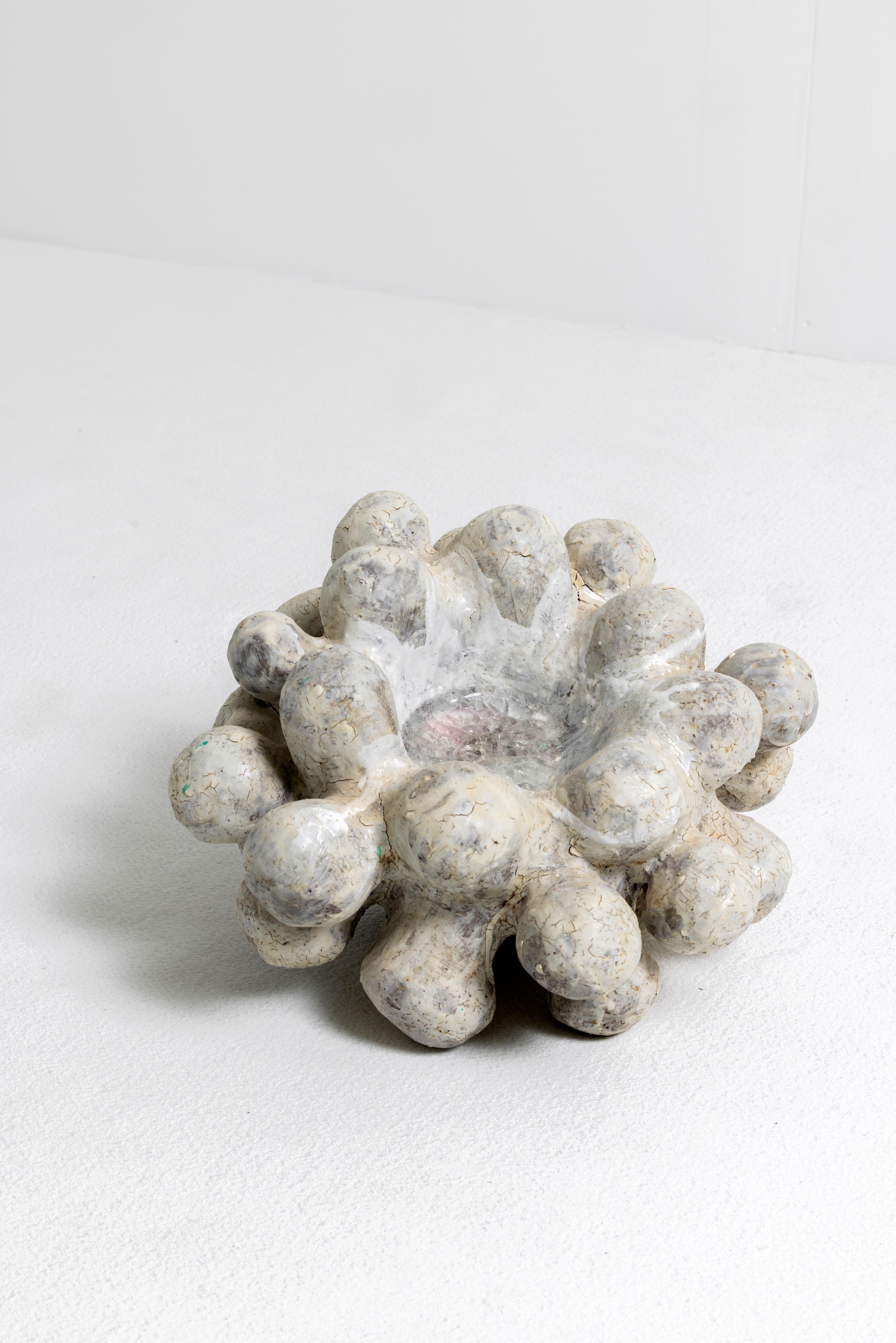 Francese Centrotavola in ceramica 'Fleur Bulbonneuse' di Agnès Debizet in vendita