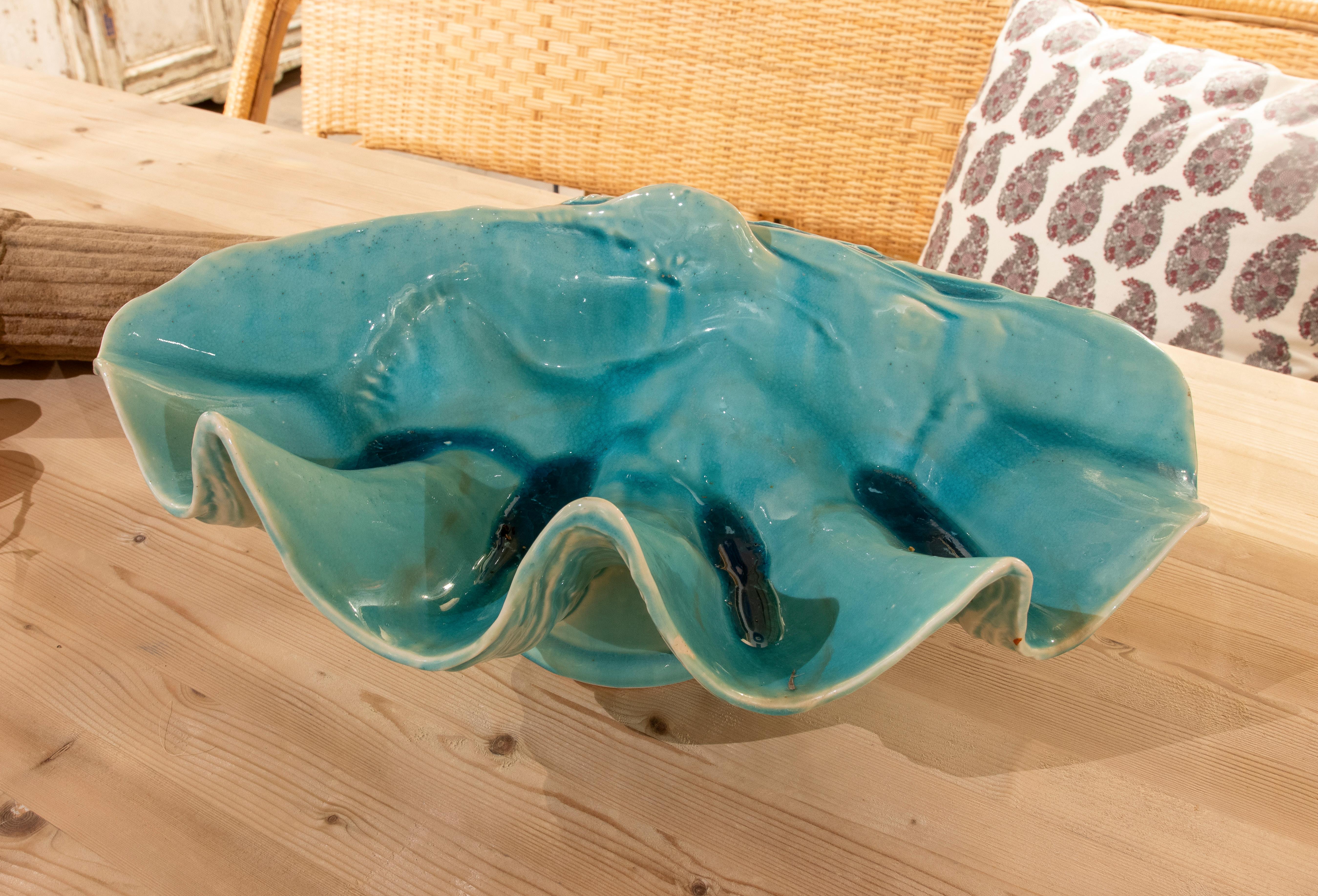 Ceramic Centrepiece in the Shape of a Glazed Seashell in Green Colour In Good Condition In Marbella, ES