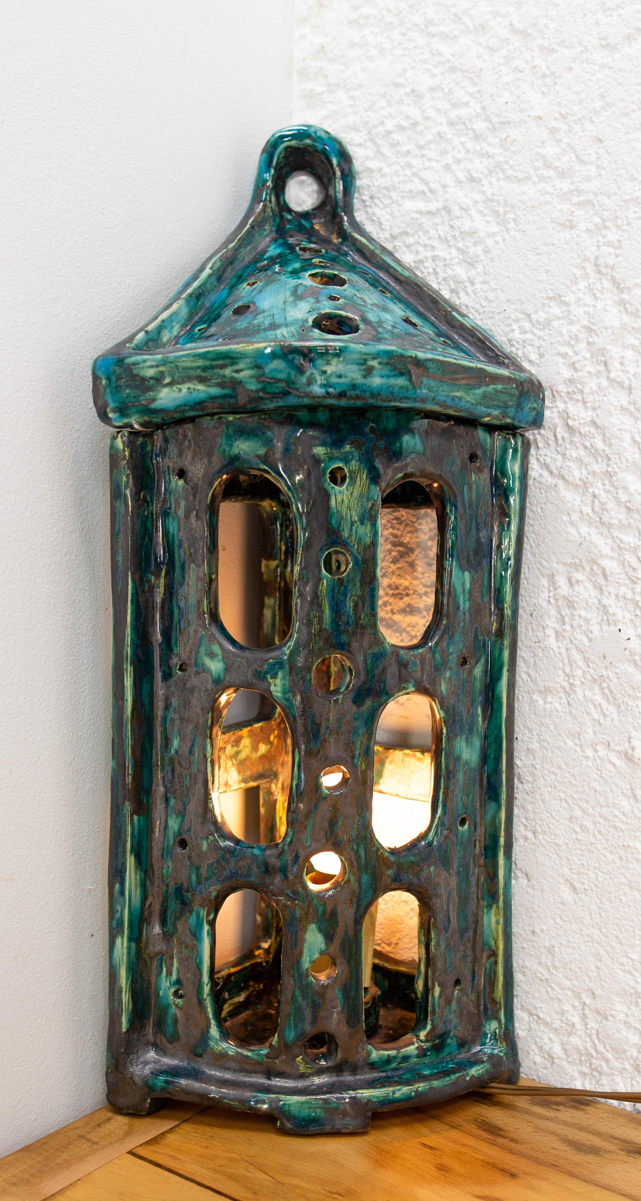 Francese Dal villaggio di artisti e ceramisti di Vallauris nel 
Sud della Francia (Provenza).
Luce liscia

Buono stato

Spedizione:
46 / 16 / 15 cm 3 kg.