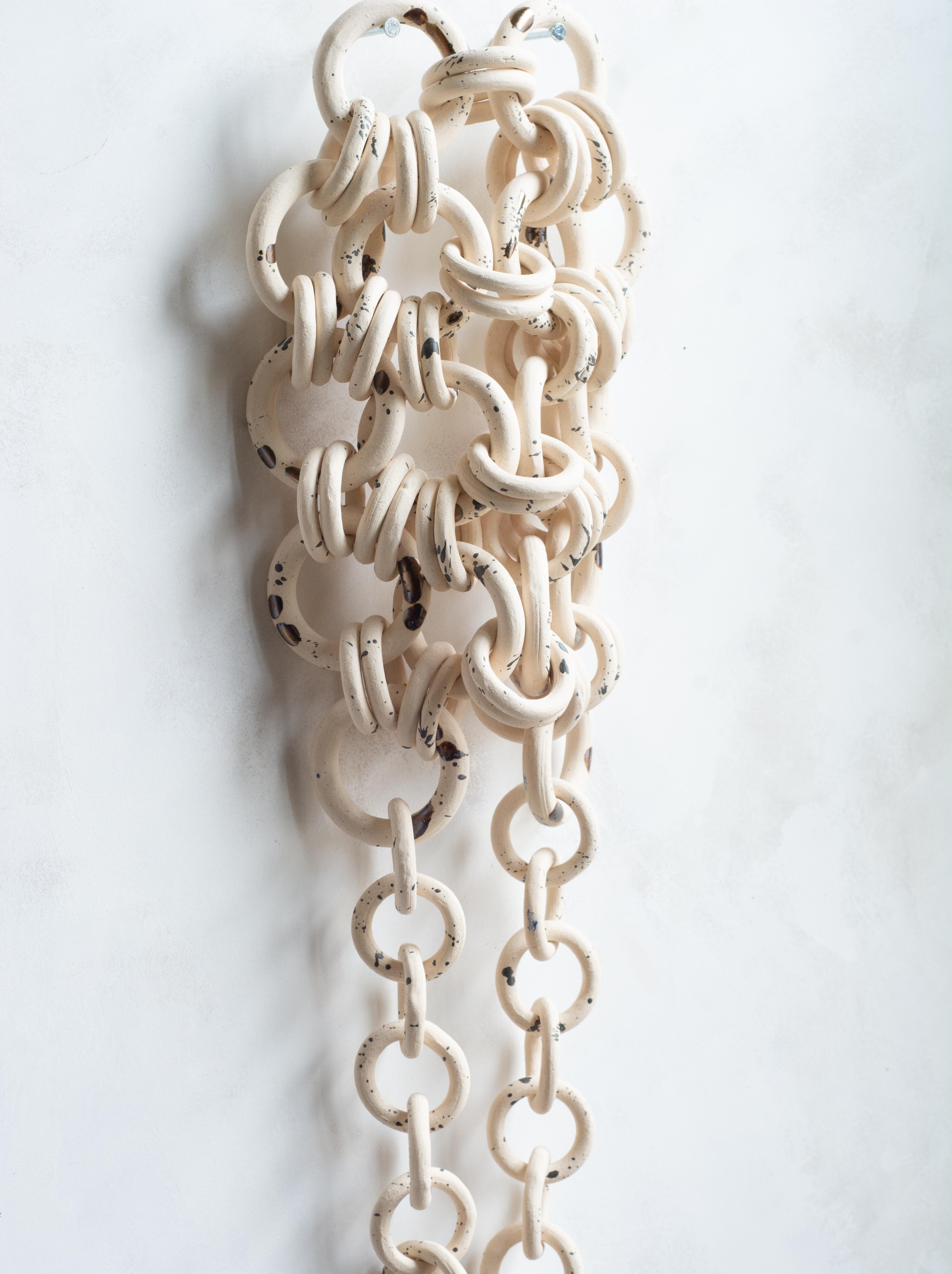 Keramische Wandskulptur Kettenhemd im Angebot 5