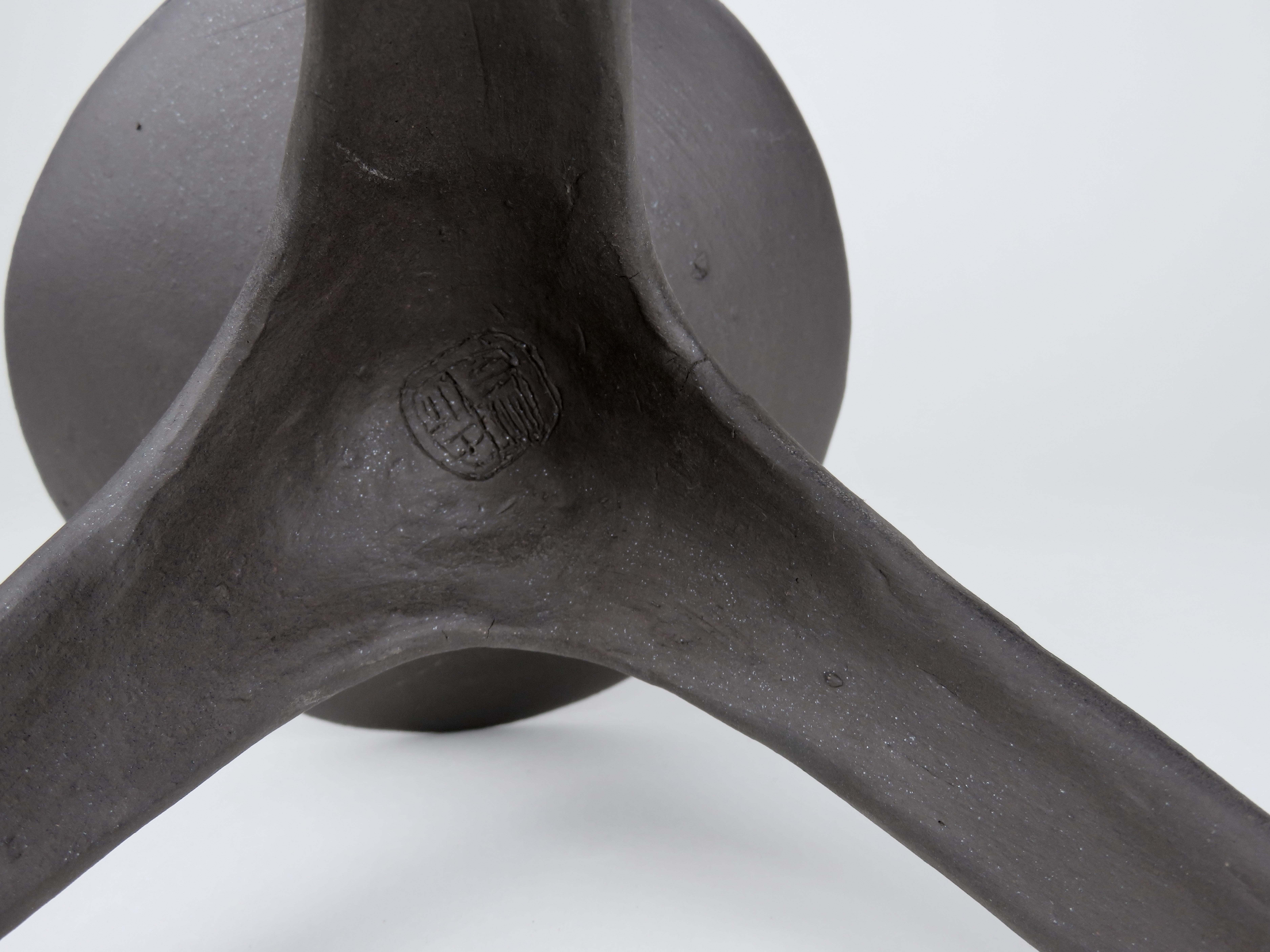 Challis in ceramica, marrone scuro con centro scultoreo 