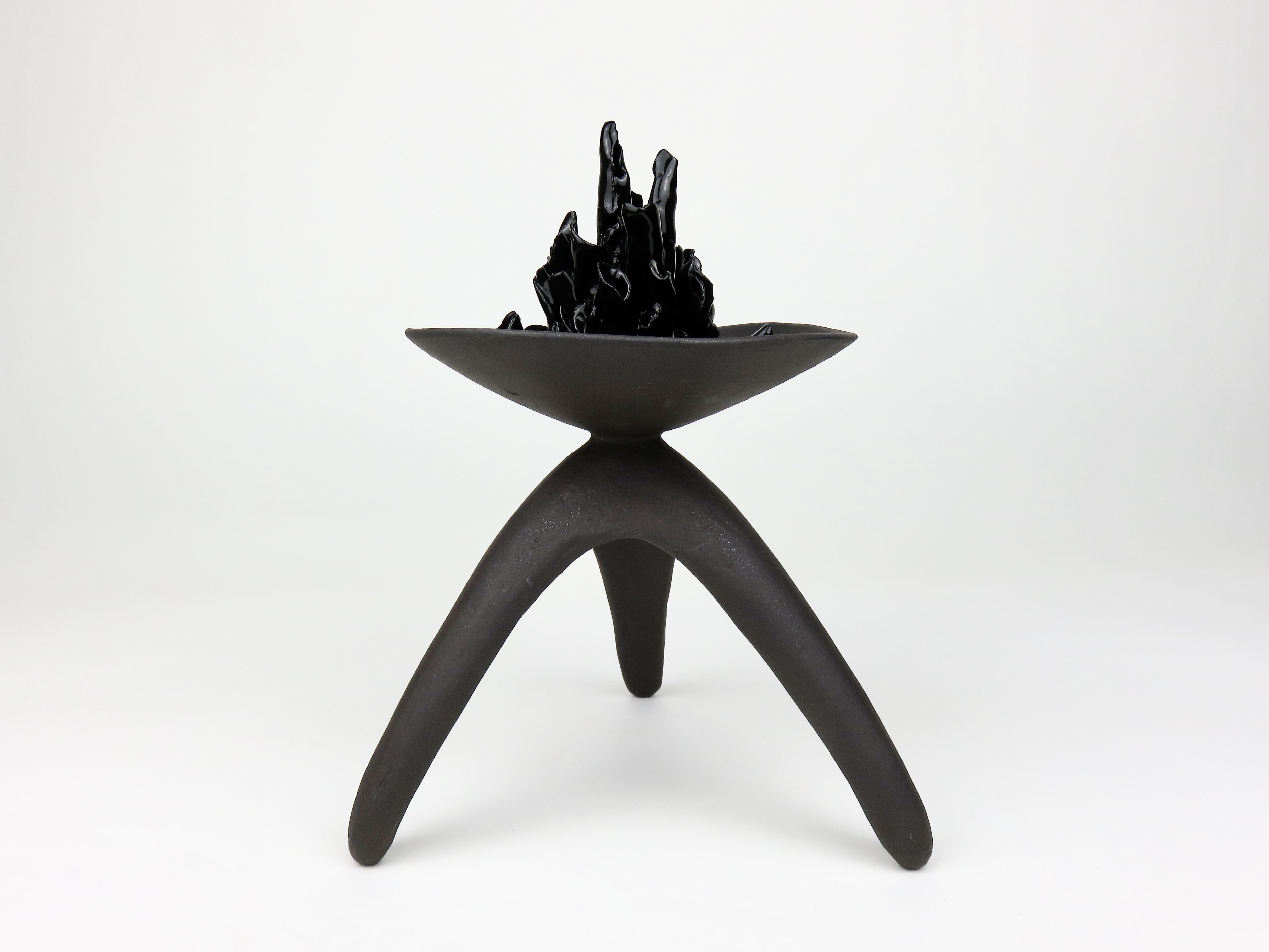 Americano Challis in ceramica, marrone scuro con centro scultoreo 