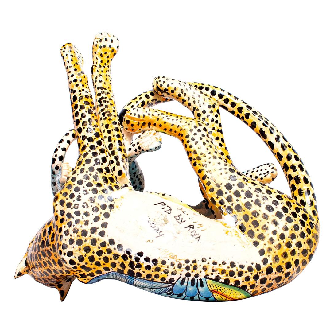 Cotto in fornace Ceramica  Scultura di ghepardo e cucciolo, realizzata a mano in Sudafrica in vendita