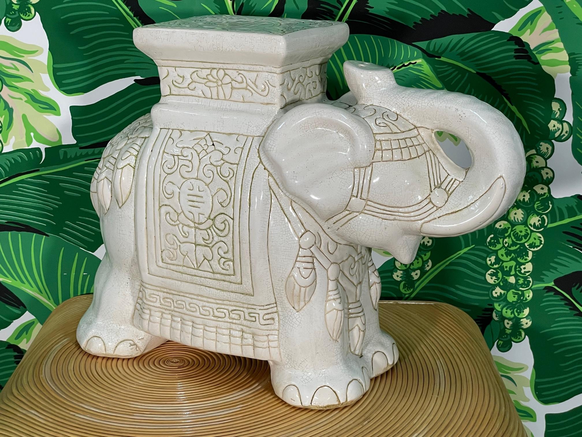 Keramik Chinoiserie-Gartenhocker mit Elefantenmuster und Truhenaufzug (Hollywood Regency) im Angebot