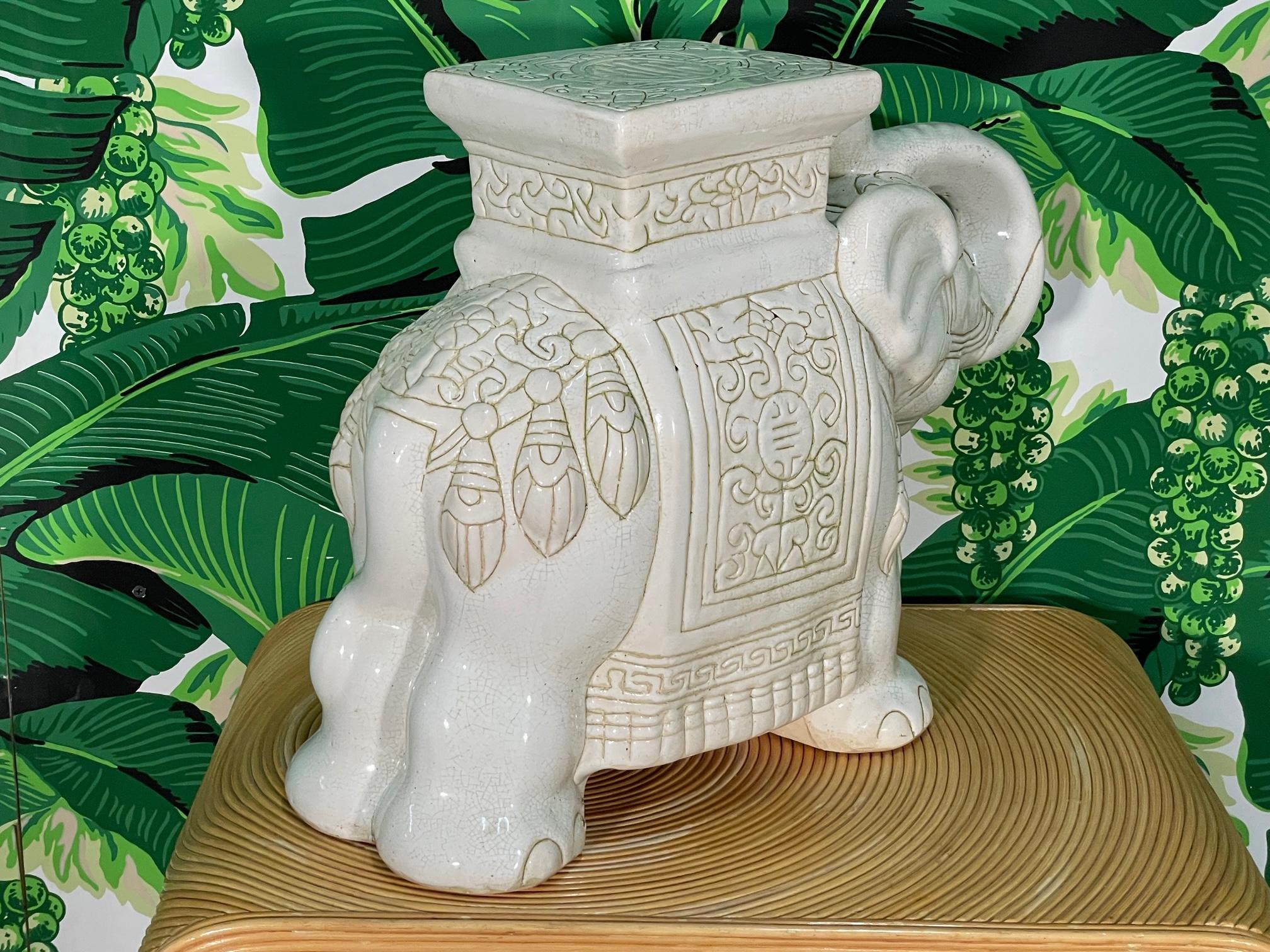 Keramik Chinoiserie-Gartenhocker mit Elefantenmuster und Truhenaufzug (20. Jahrhundert) im Angebot