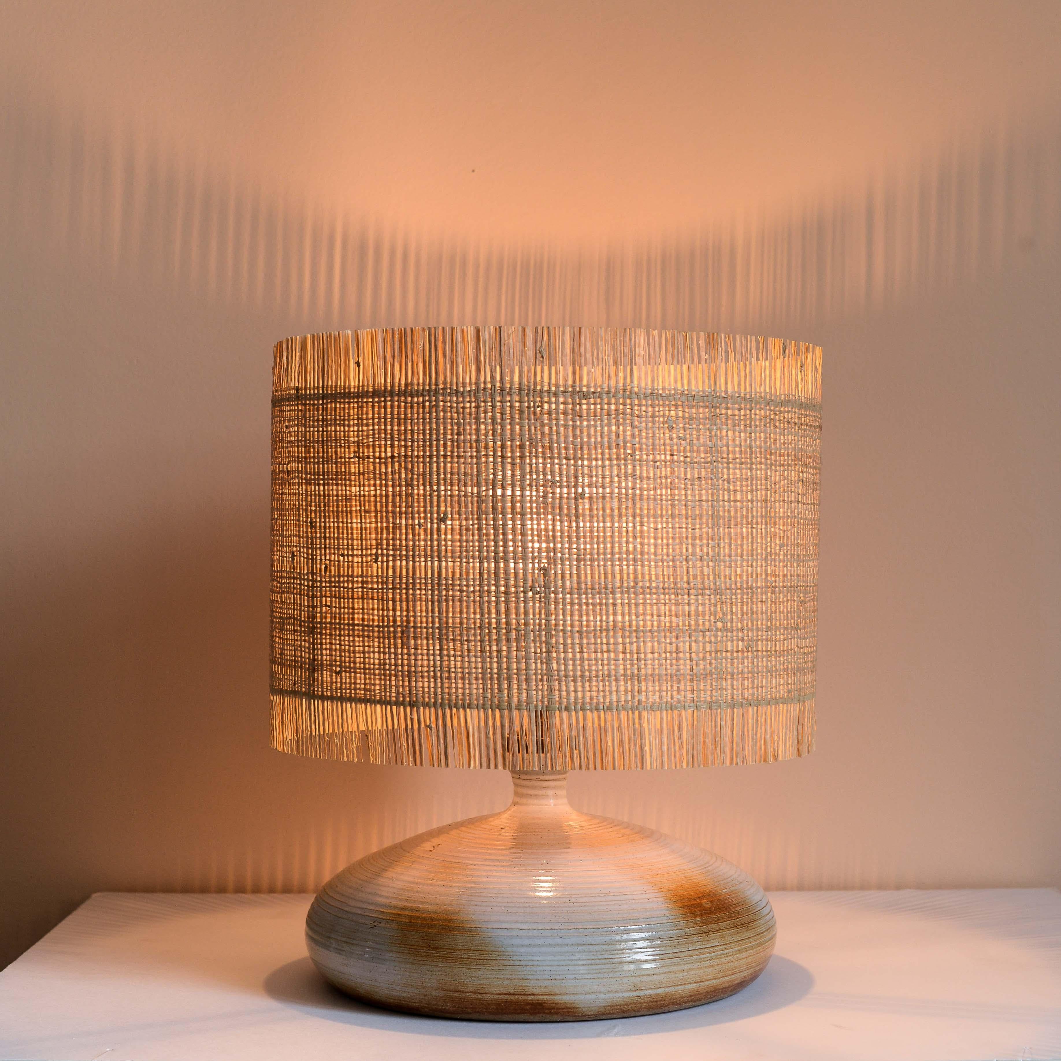 Ceramic Clay Table Lamp, Atelier Grès du Marais, France 1960s

This lamp was hand-crafted by French pottery studio 