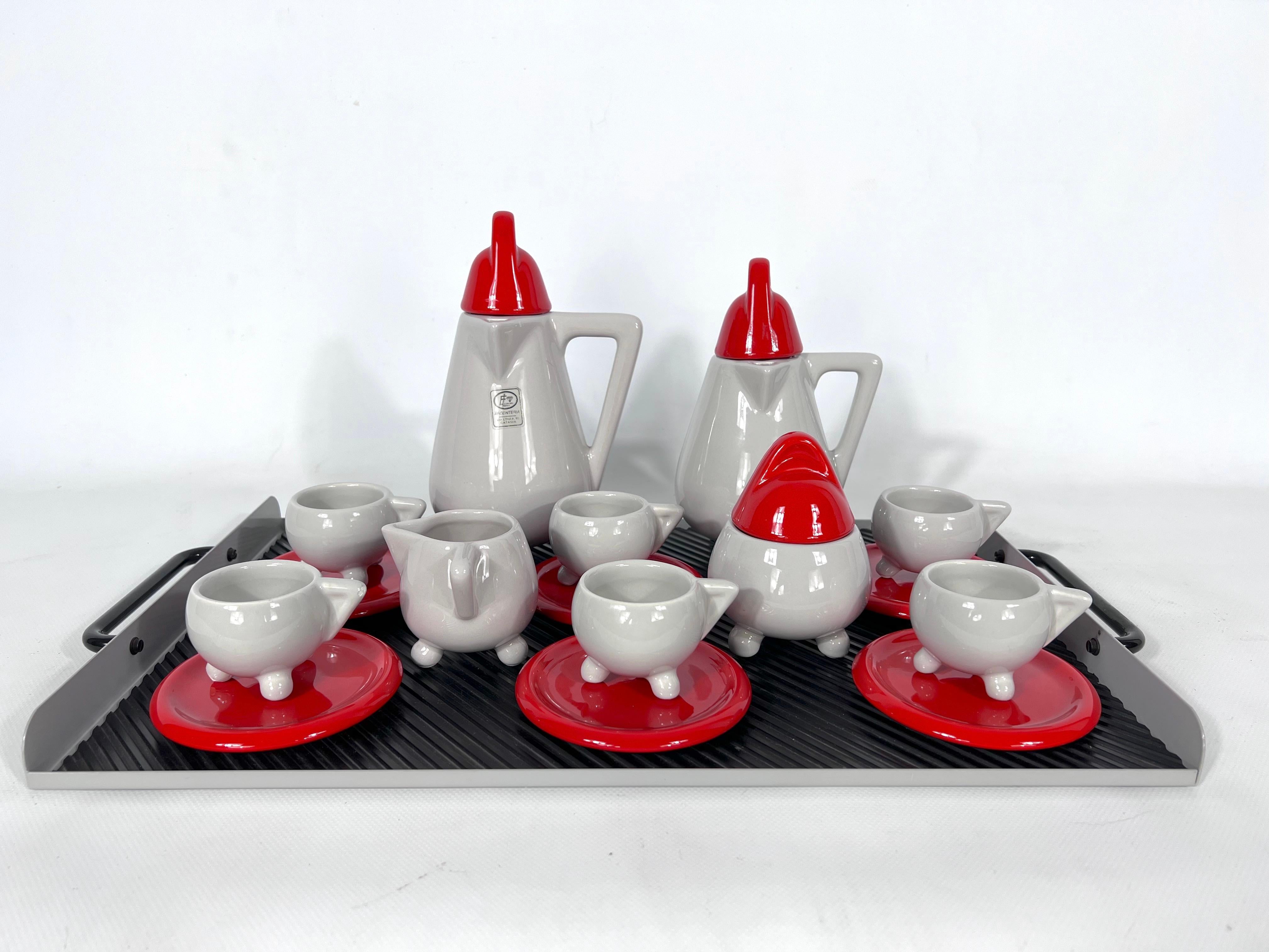 Very good Vintage condition with normal trace of age and use for this red and gray ceramic coffee set with the original tray. Signed by MAS and produced in Italy during the 80s
