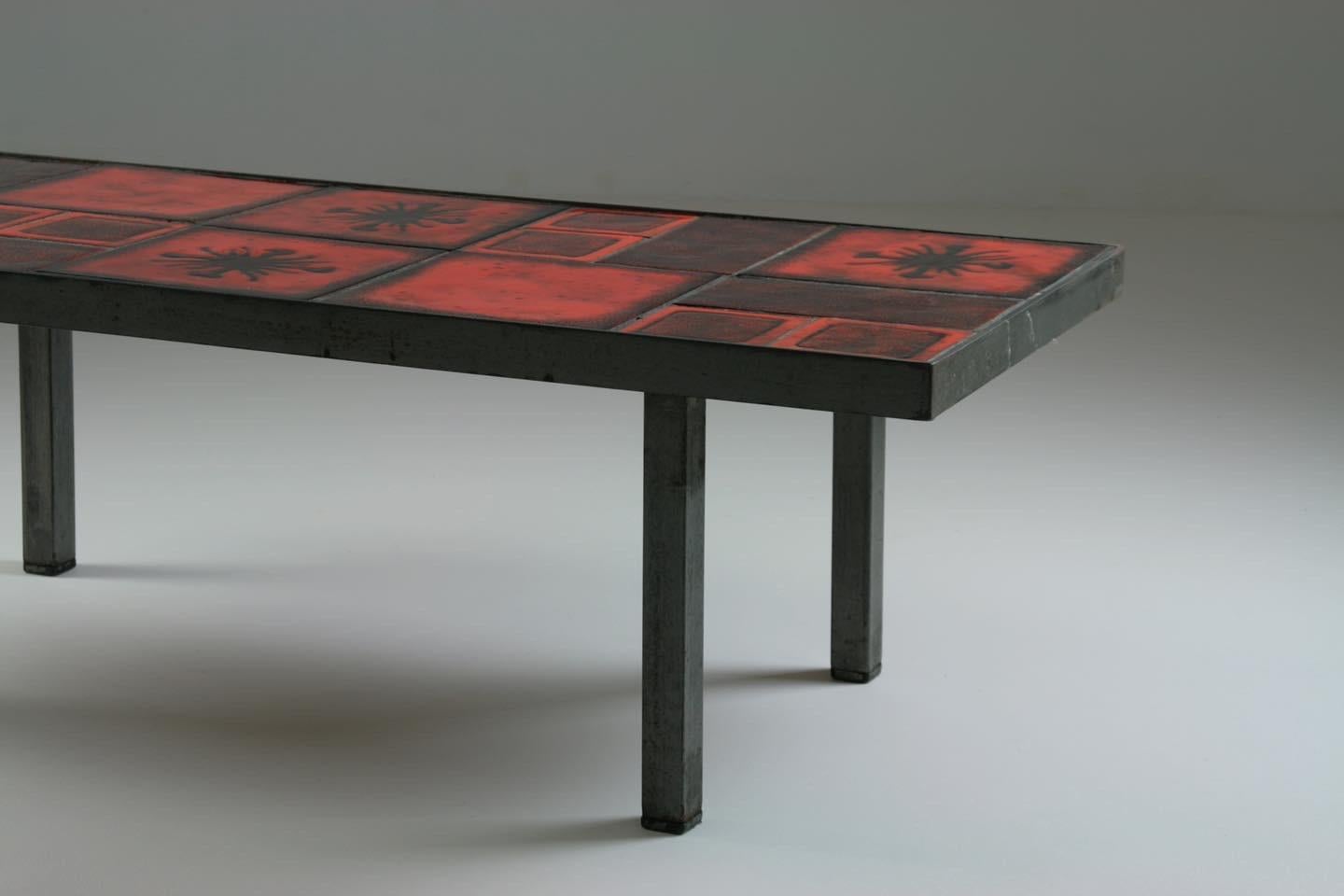 Couchtisch und Metallbeine aus Keramik, Frankreich, 1950er Jahre im Zustand „Gut“ im Angebot in GRENOBLE, FR