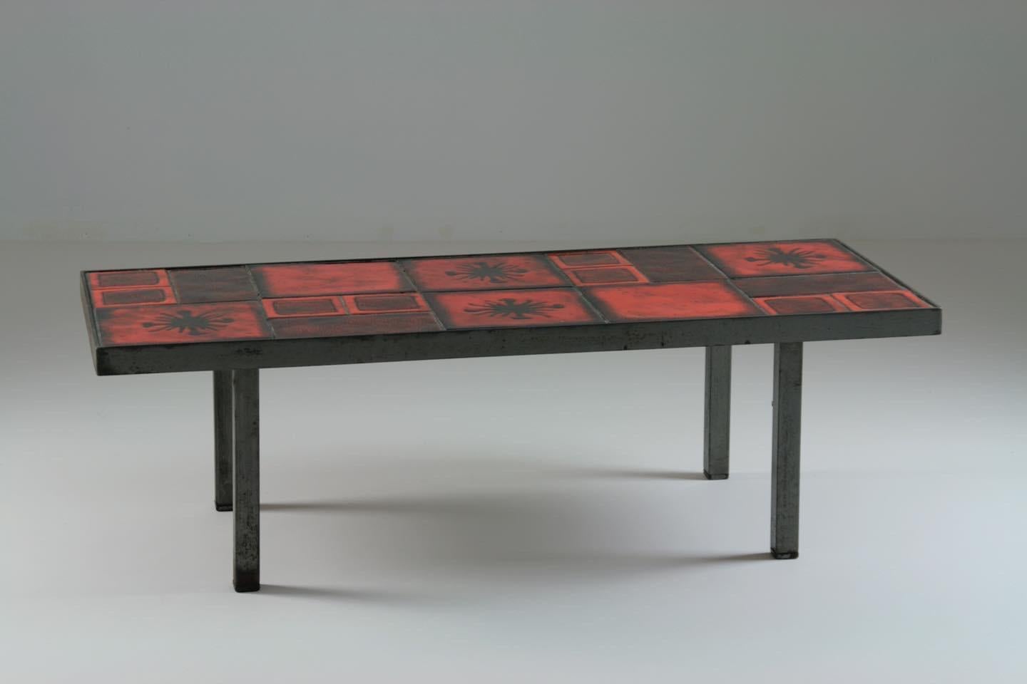 Mid-Century Modern Table basse en céramique et pieds en métal, France, années 1950 en vente