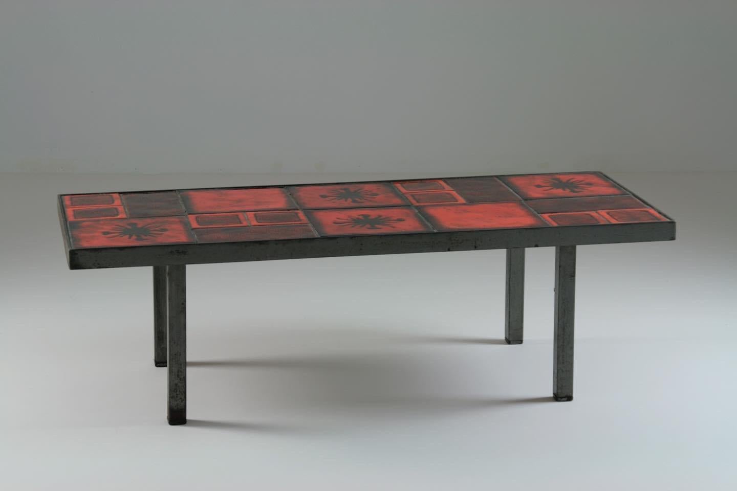 Couchtisch und Metallbeine aus Keramik, Frankreich, 1950er Jahre (20. Jahrhundert) im Angebot