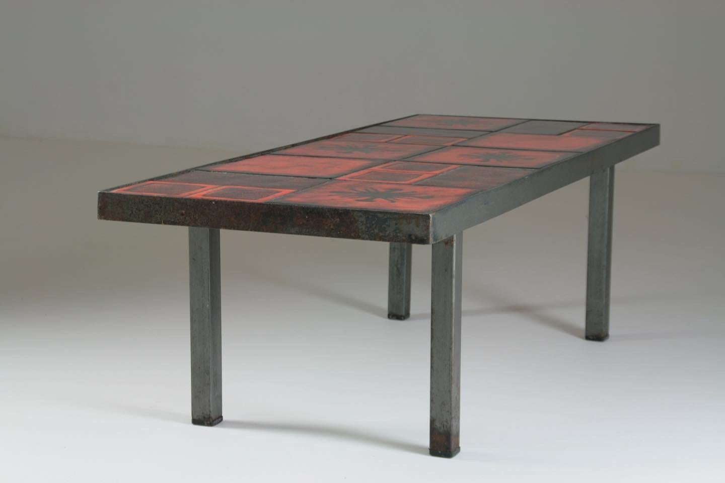 20ième siècle Table basse en céramique et pieds en métal, France, années 1950 en vente