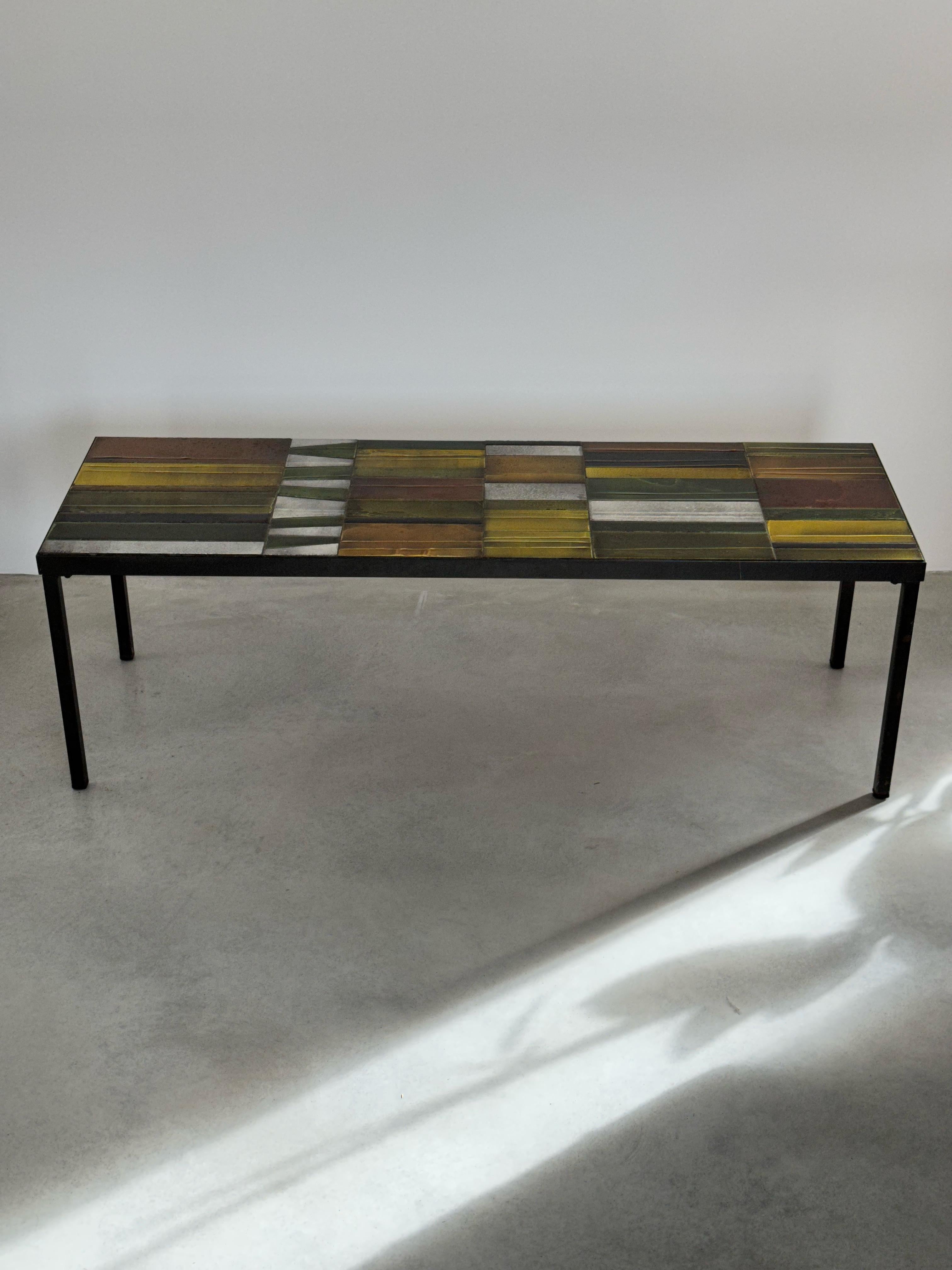Milieu du XXe siècle Table basse en céramique de l'artiste Roger Capron, sud de la France, Vallauris, années 1960