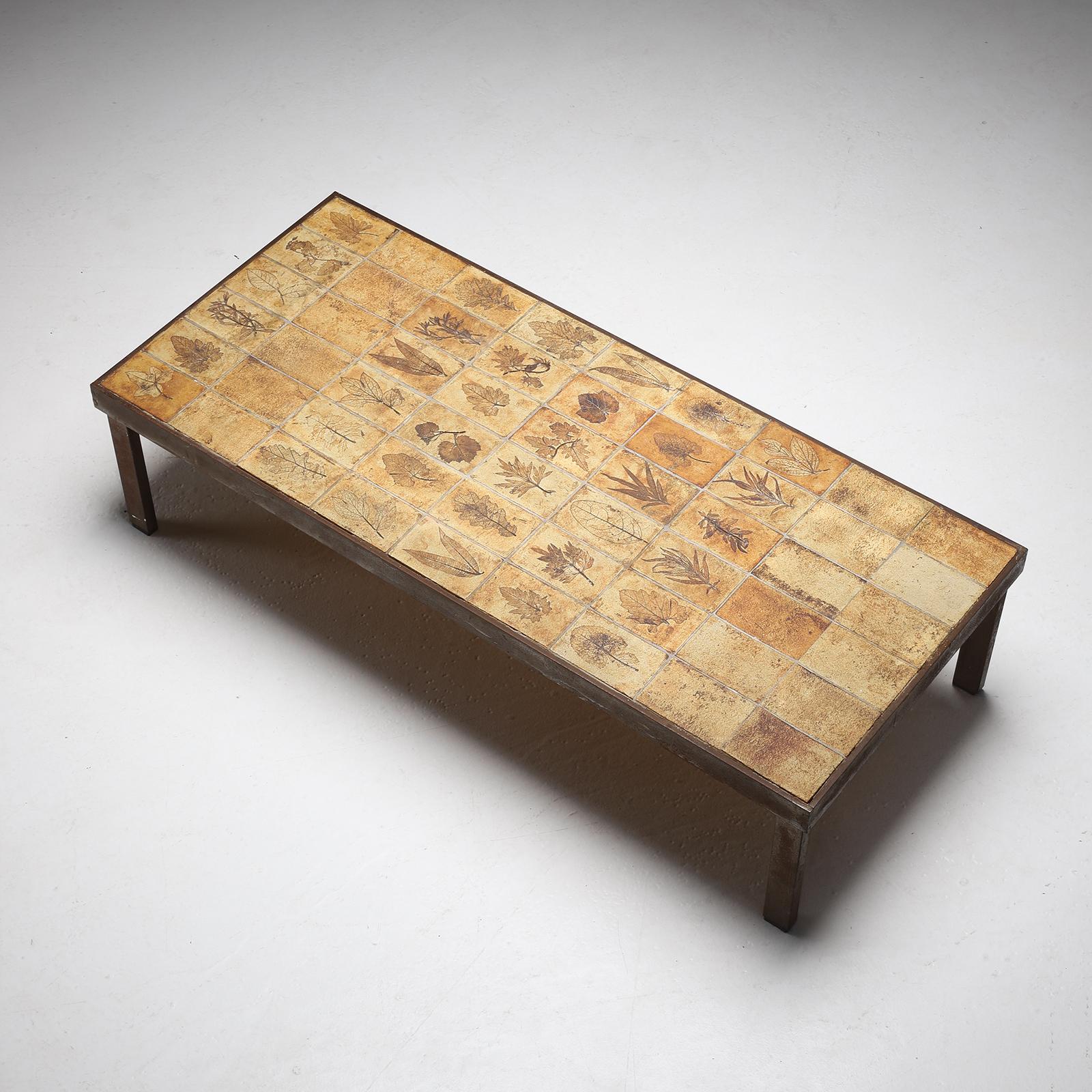 French ceramic coffee table by Roger Capron dating from the 1960s Vallauris, France. For Sale