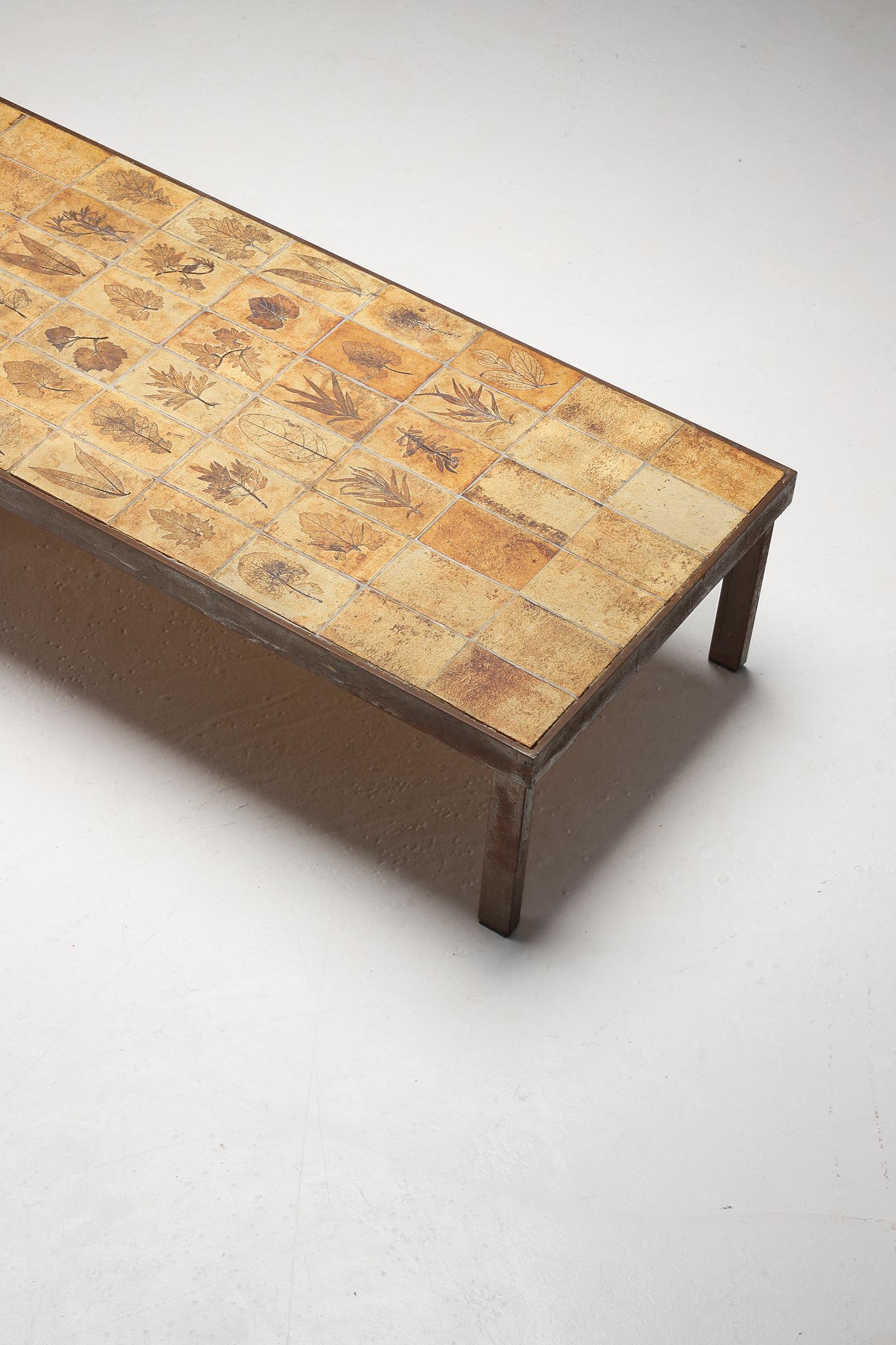 ceramic coffee table by Roger Capron dating from the 1960s Vallauris, France. In Good Condition For Sale In Antwerpen, Antwerp