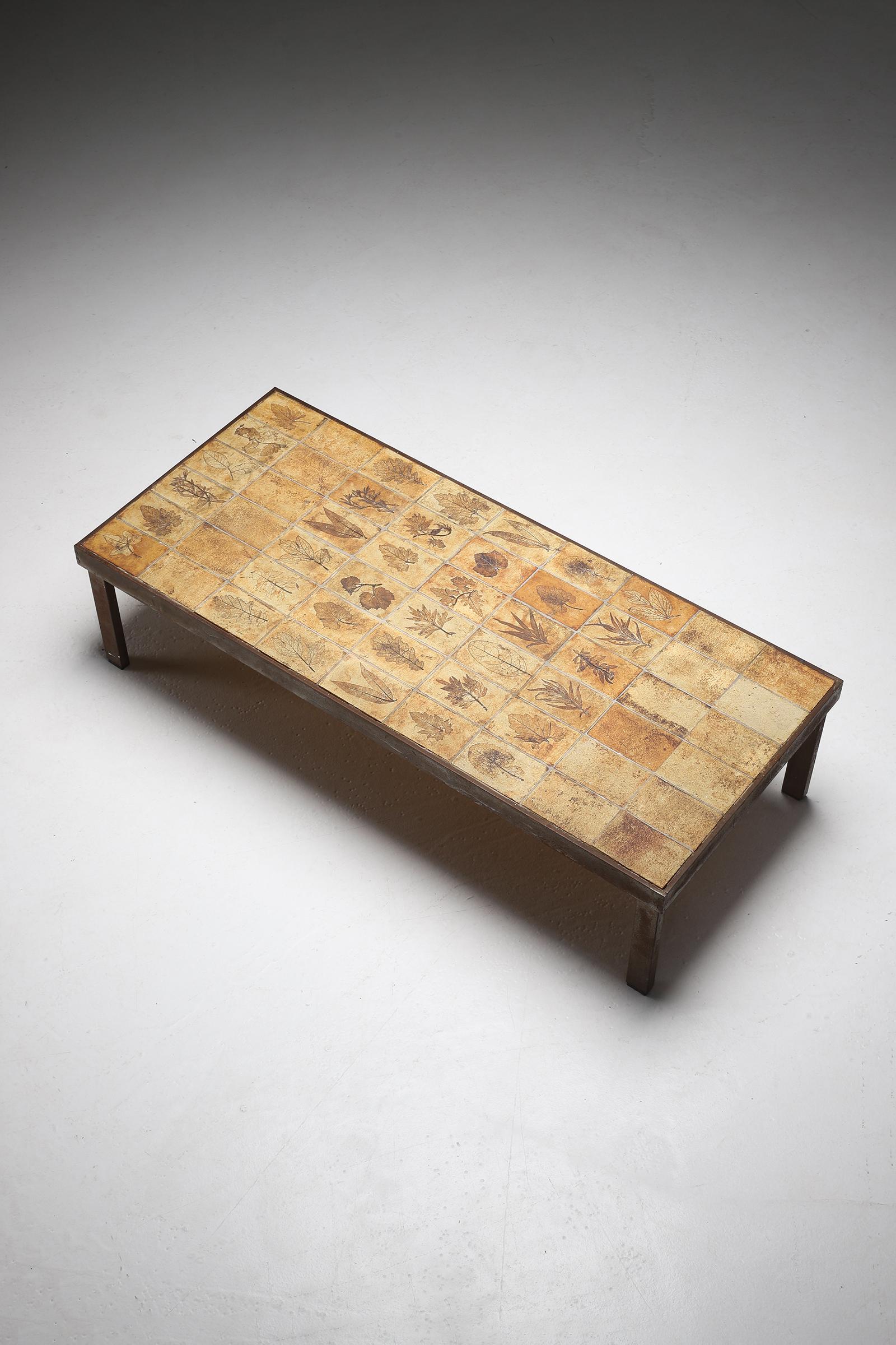 ceramic coffee table by Roger Capron dating from the 1960s Vallauris, France. For Sale 1