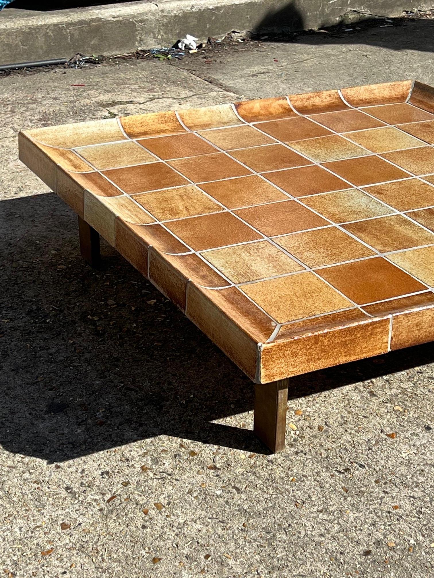 Tavolino in ceramica 