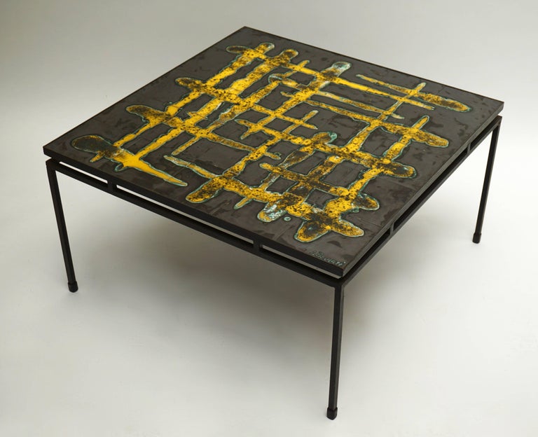 Ceramic abstract 1950s coffee table. Signed.
Measures: Height 42 cm.
Width 78 cm.
Depth 78 cm.