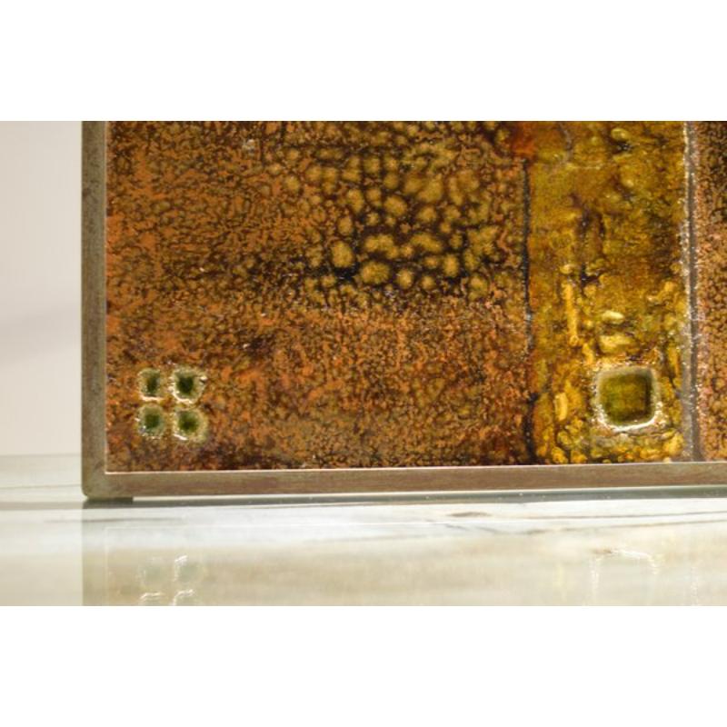 Table basse en céramique et pierre de lave par Robert et Jean Cloutier Frères

Vintage Design
Rare table basse en pierre de lave par Robert et Jean Cloutier années 1950. Pièce unique, avec des formes géométriques en creux et remplies de verre /