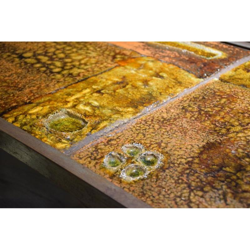 20ième siècle Table basse en céramique et pierre de lave par Robert et Jean Cloutier Frères en vente