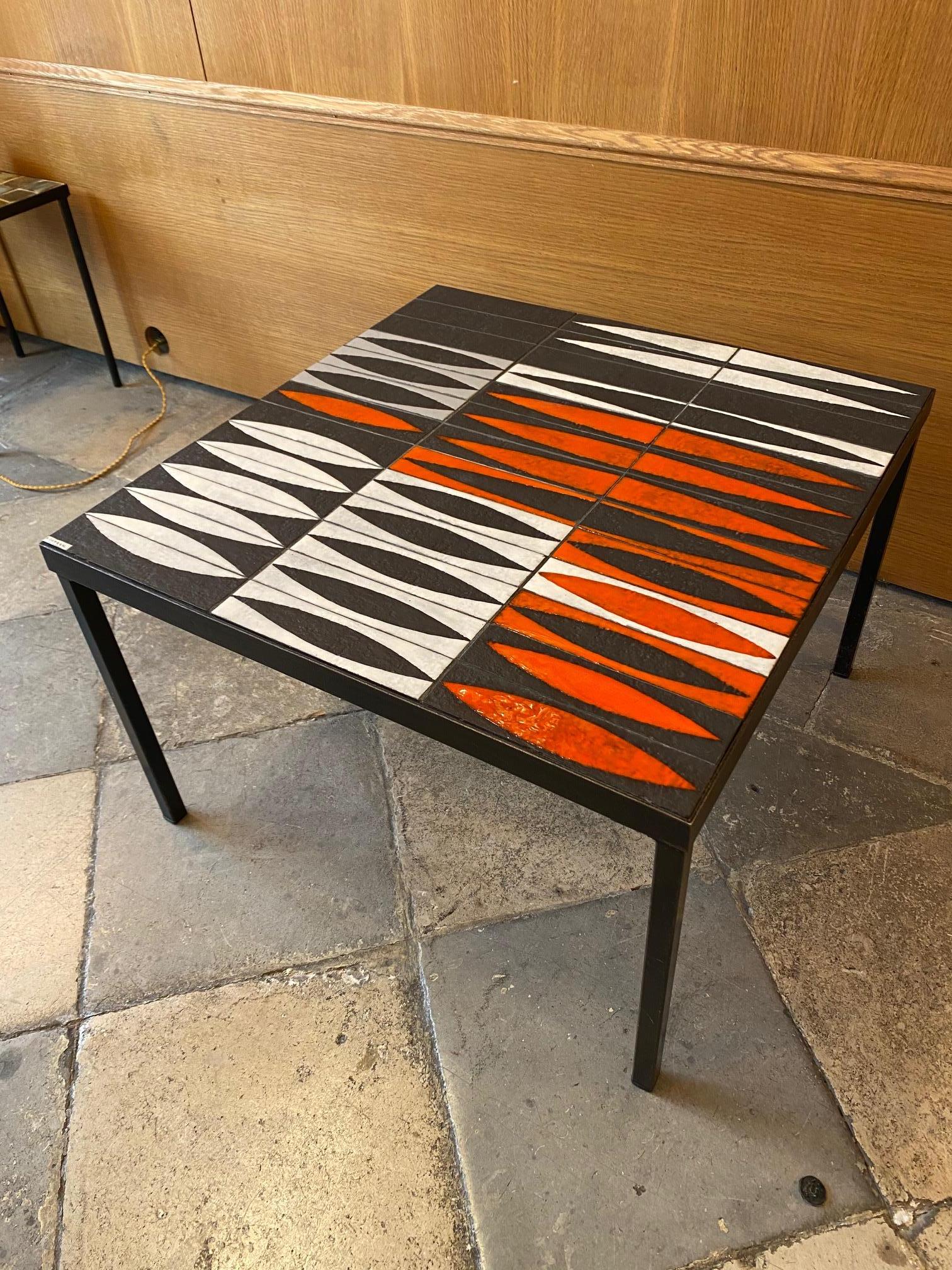Français Table basse Navettes de Roger Capron, France, années 1960