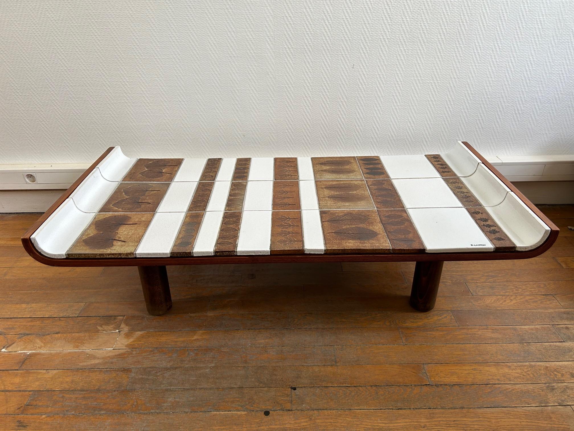 Petite table basse Shogun de Roger Capron
Plateau en céramique et pieds en bois brun clair - années 1960 - années 1970
