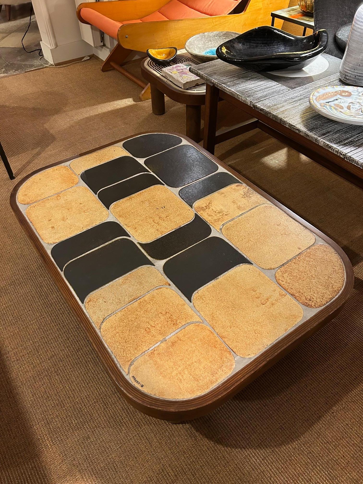 Petite table basse Shogun de Roger Capron
Plateau en céramique et pieds en bois - rare avec ce matériau
1960's