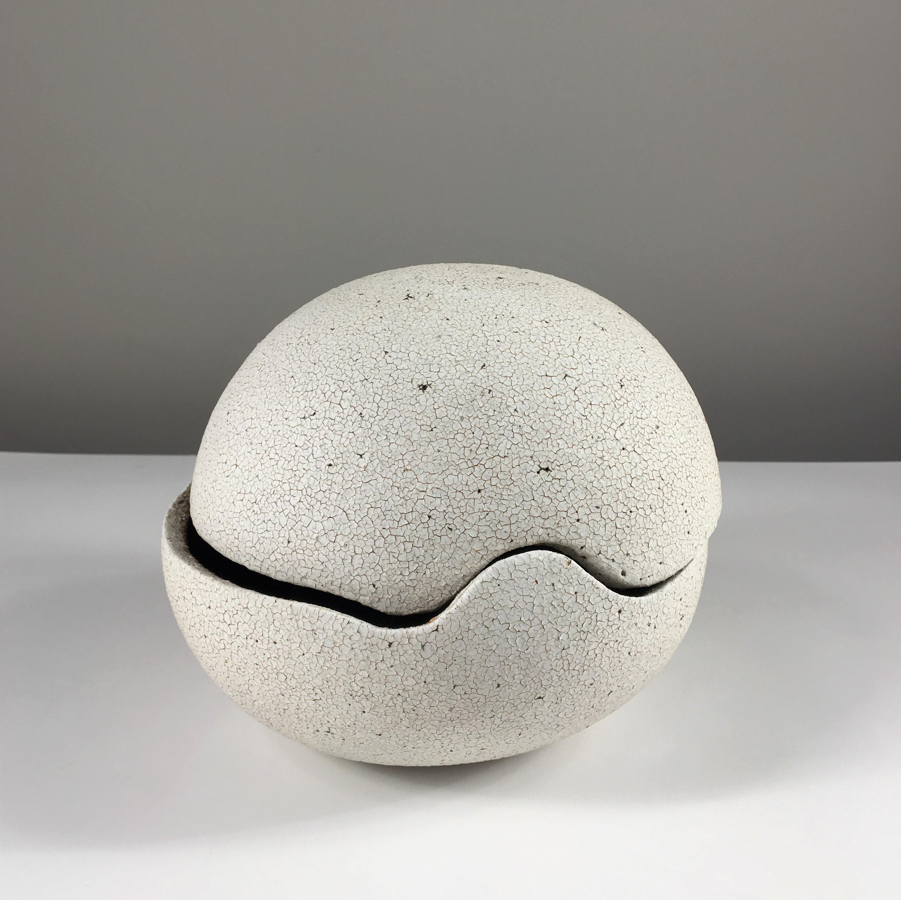 Keramikvase mit Deckel und Craquelé-Outer-Textur von Yumiko Kuga