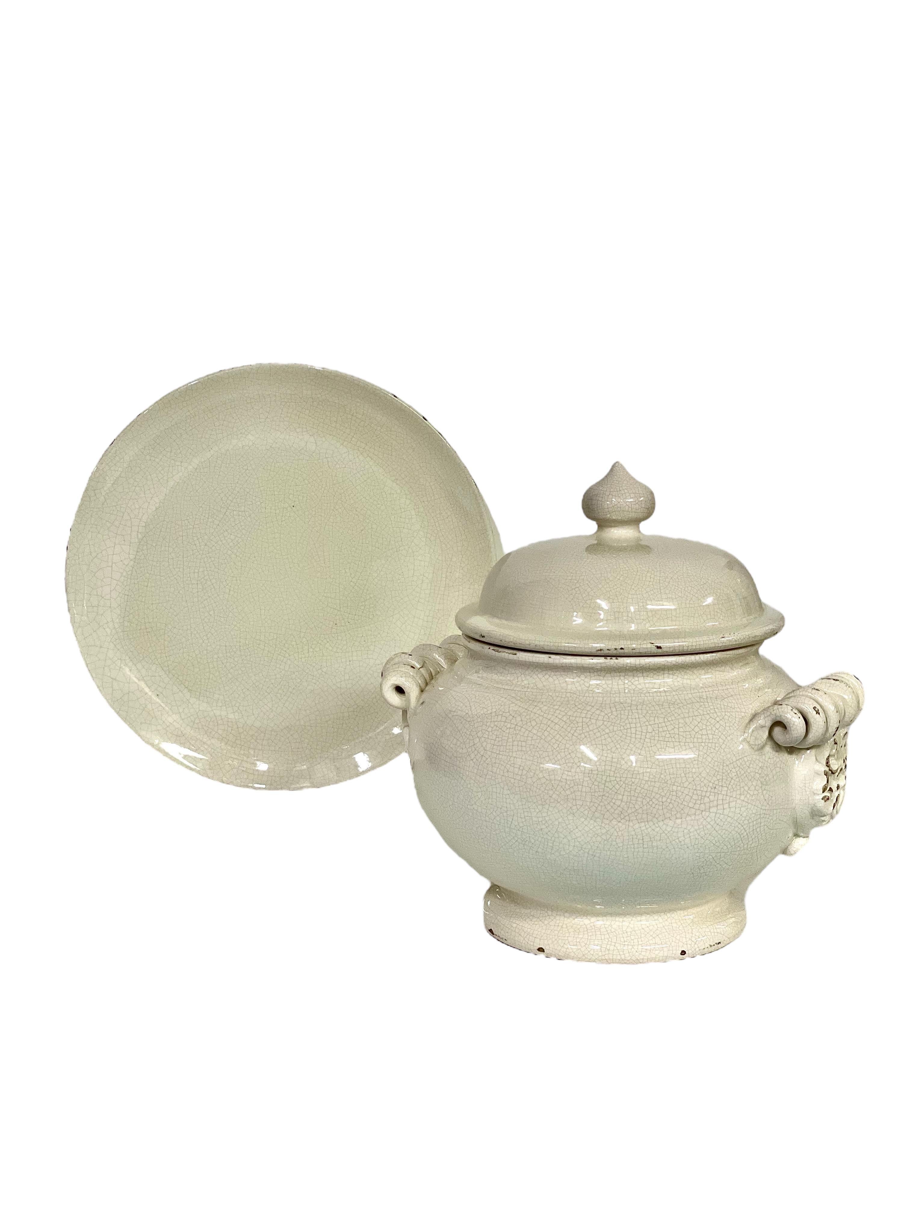 Soupière avec couvercle et assiette en céramique craquelée, 19ème siècle en vente 4