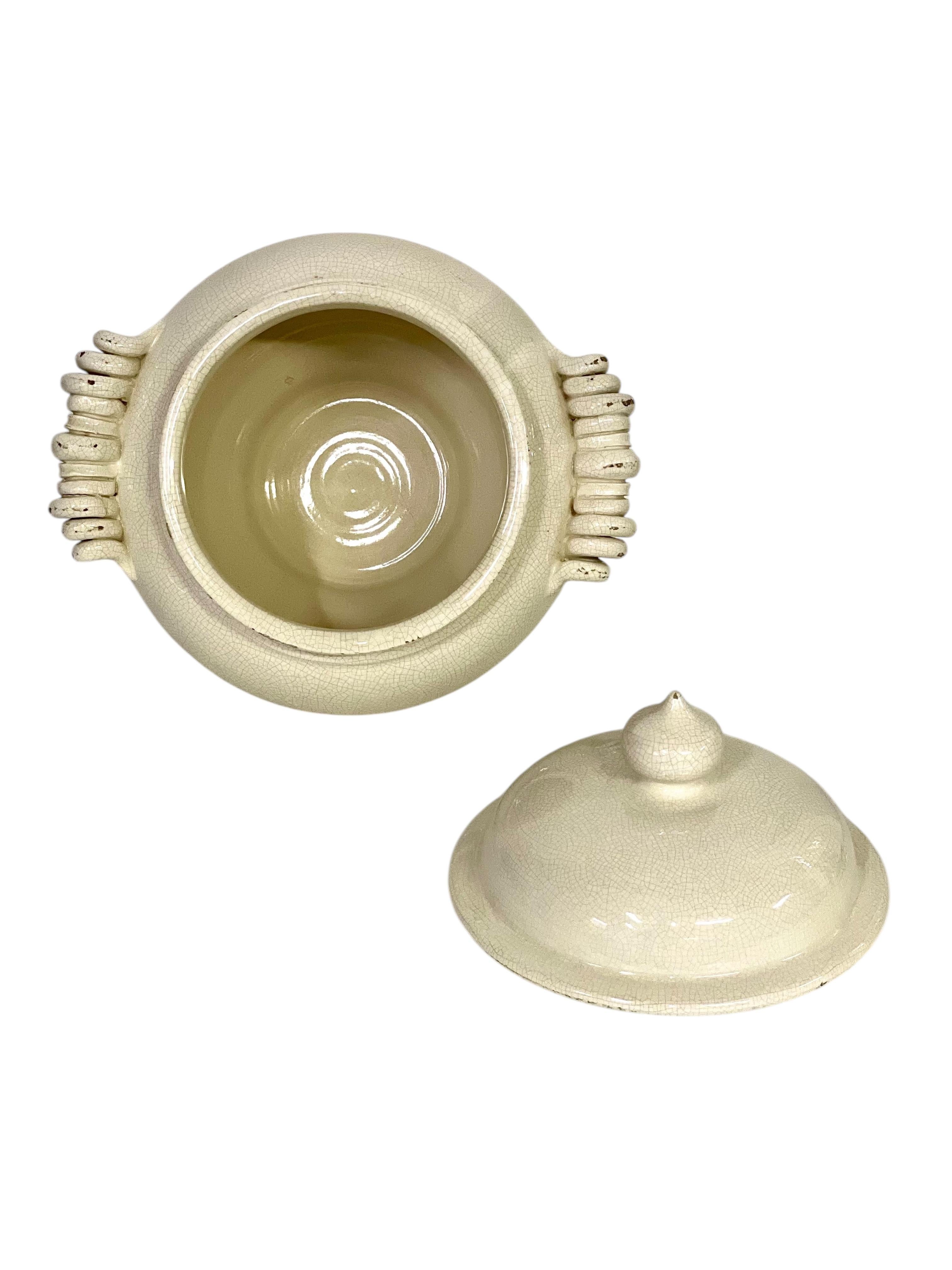 Soupière avec couvercle et assiette en céramique craquelée, 19ème siècle en vente 8